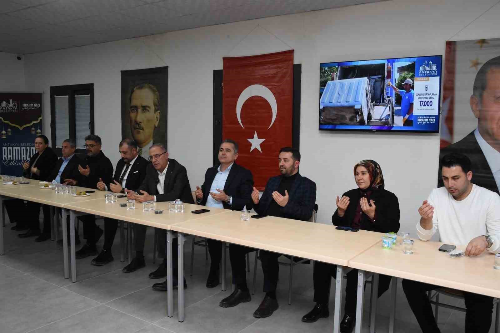 Başkan Yapar, mahalle muhtarlarıyla iftar programında bir araya geldi
Başkan Yapar, mahalle muhtarlarıyla iftar programında bir araya geldi