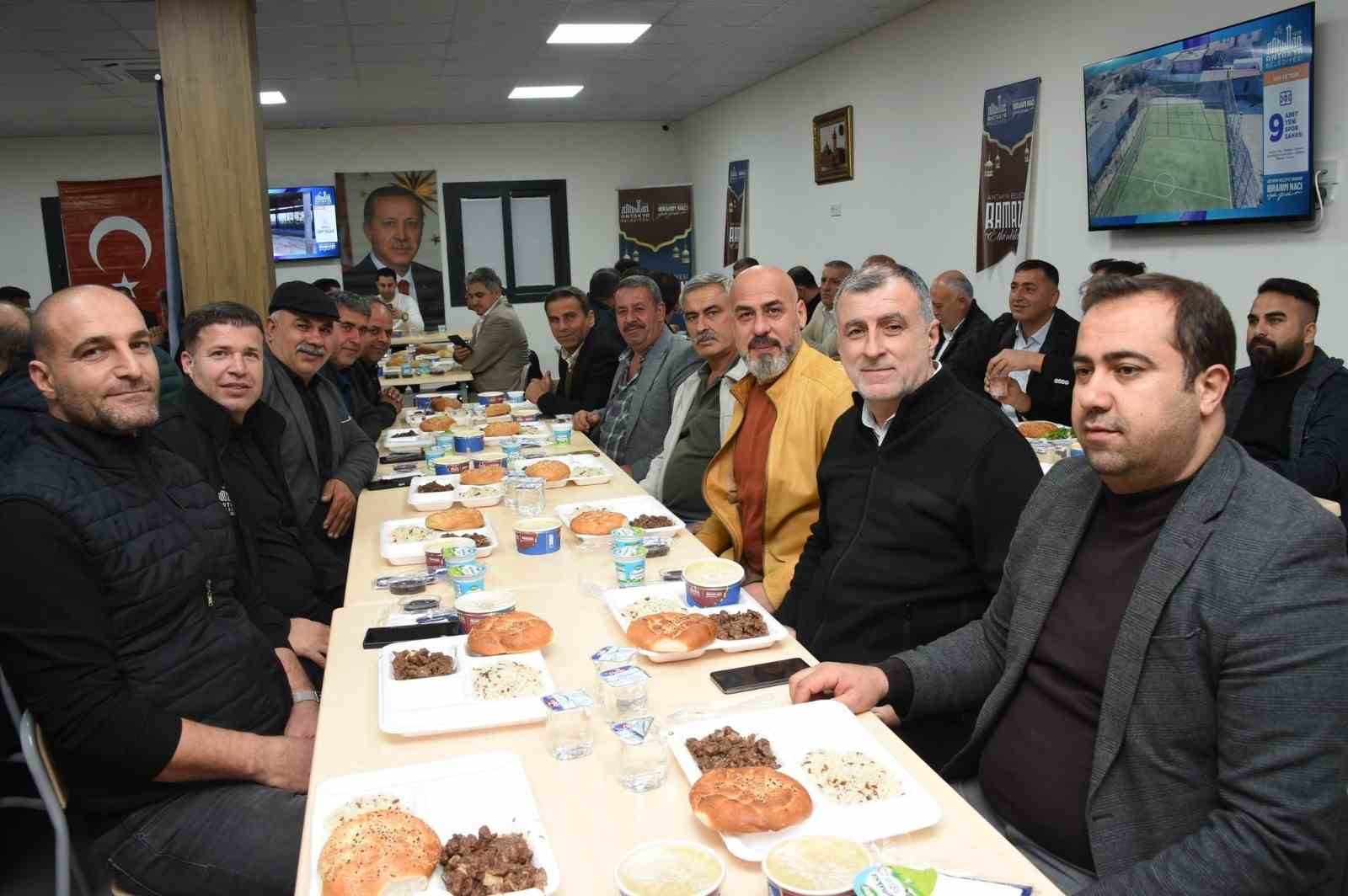 Başkan Yapar, mahalle muhtarlarıyla iftar programında bir araya geldi
Başkan Yapar, mahalle muhtarlarıyla iftar programında bir araya geldi