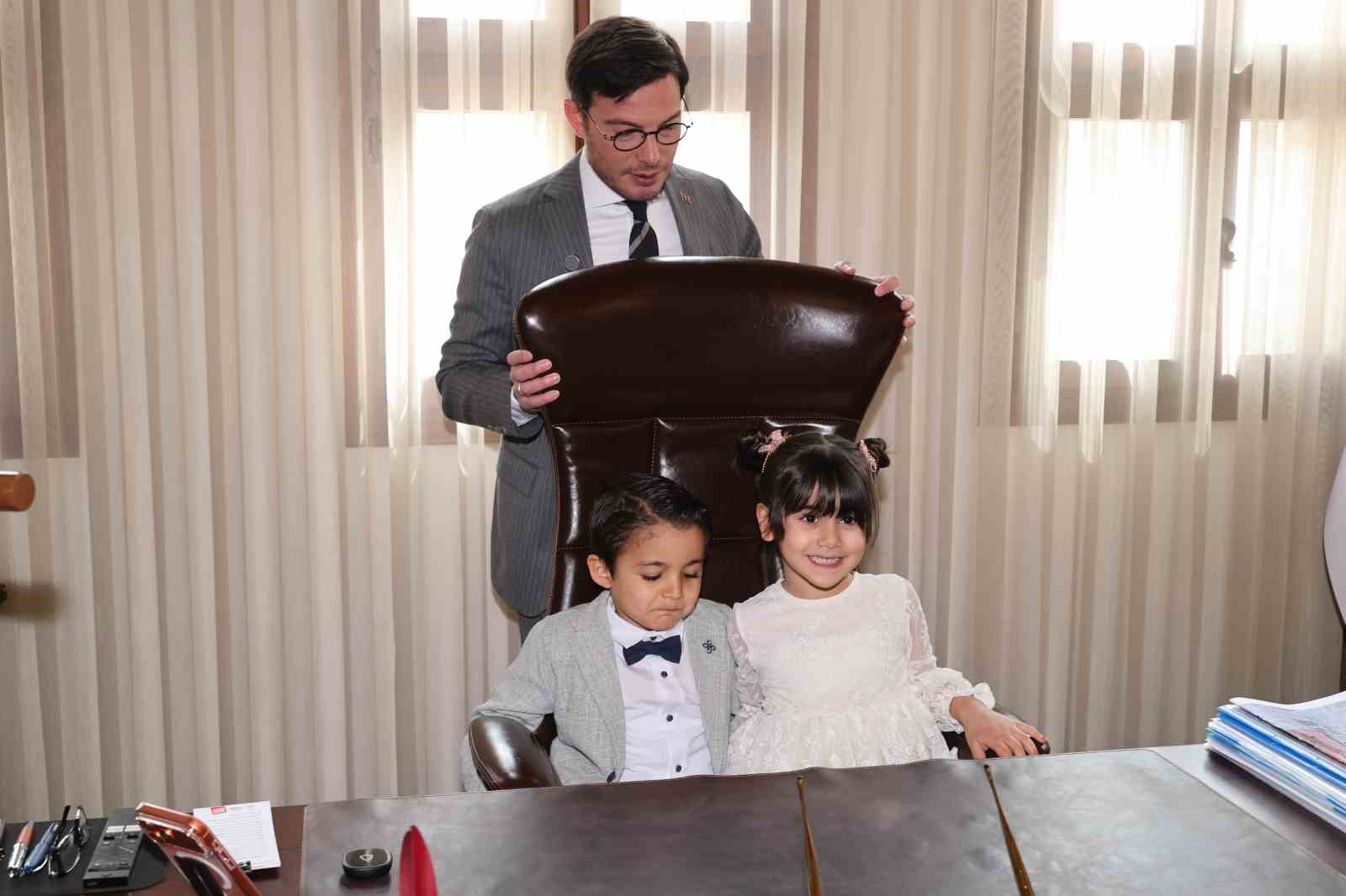 Başkan Yazıcıoğlu, makamını miniklere devretti
