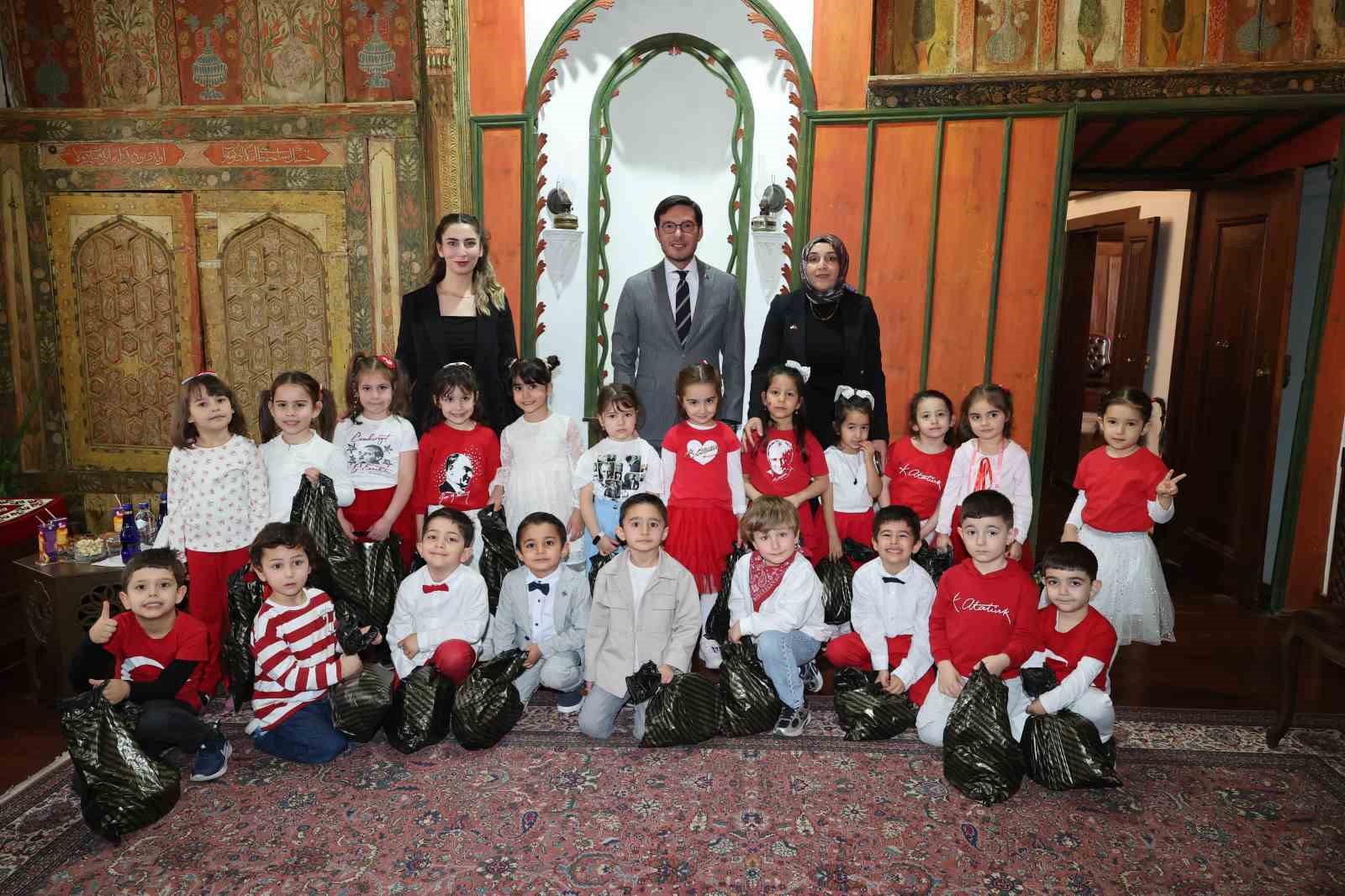 Başkan Yazıcıoğlu, makamını miniklere devretti
