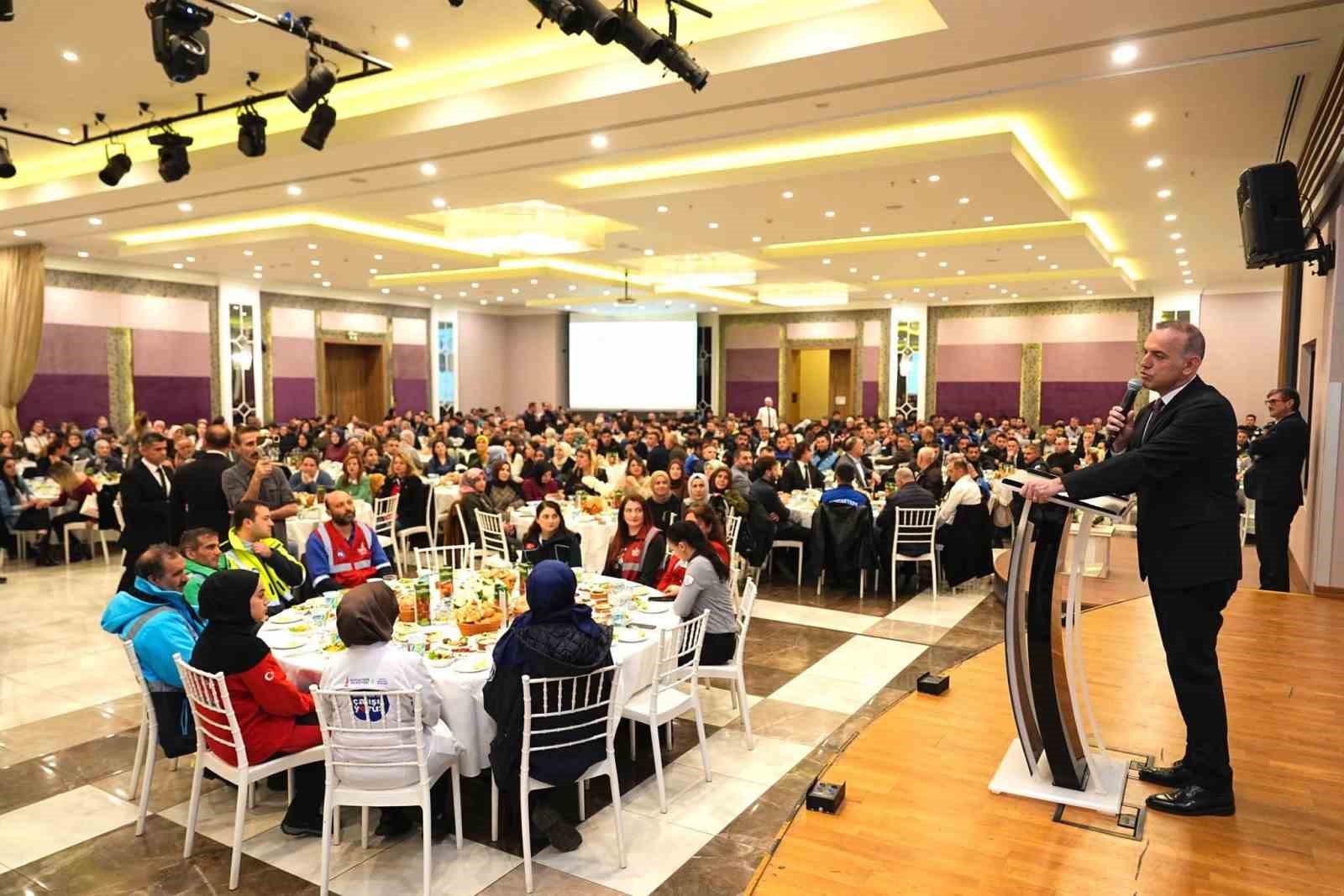 Başkan Yeğin mesai arkadaşlarıyla iftarda buluştu: "Sancaktepe’de büyük bir aileyiz"
