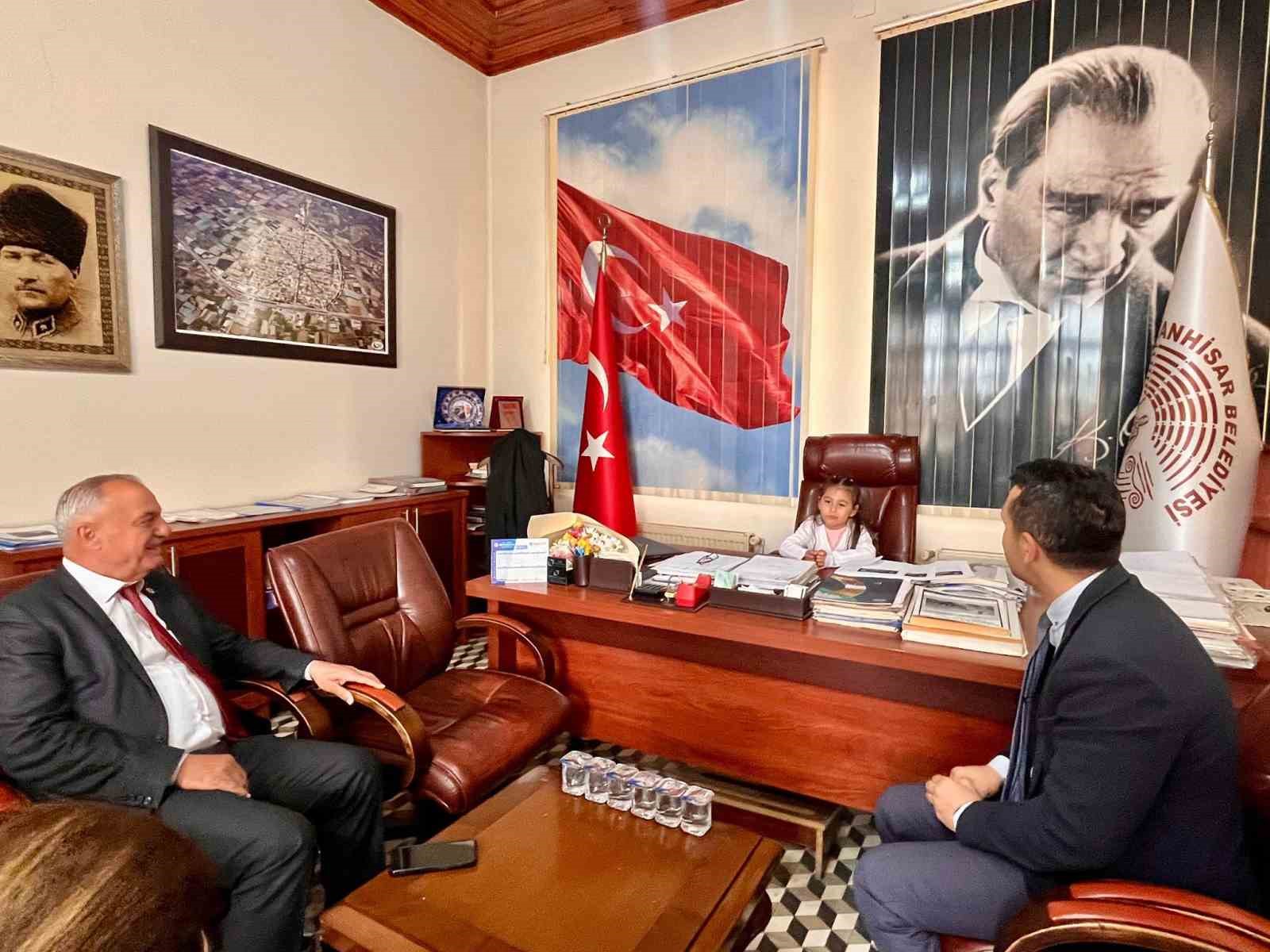 Başkan Yıldırımkaya öğrencileri makamında ağırladı
