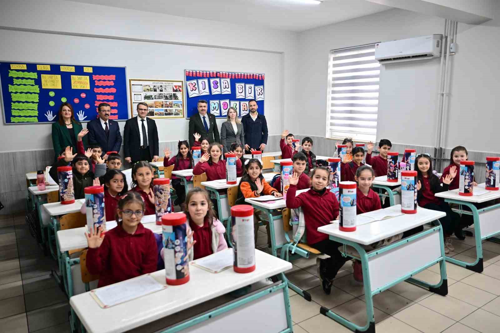 Başkan Yılmaz, öğrencilerin karne heyecanına ortak oldu
