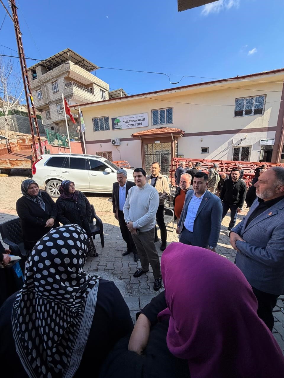 Başkan Yılmaz’dan bir günde 9 mahalleye ziyaret
