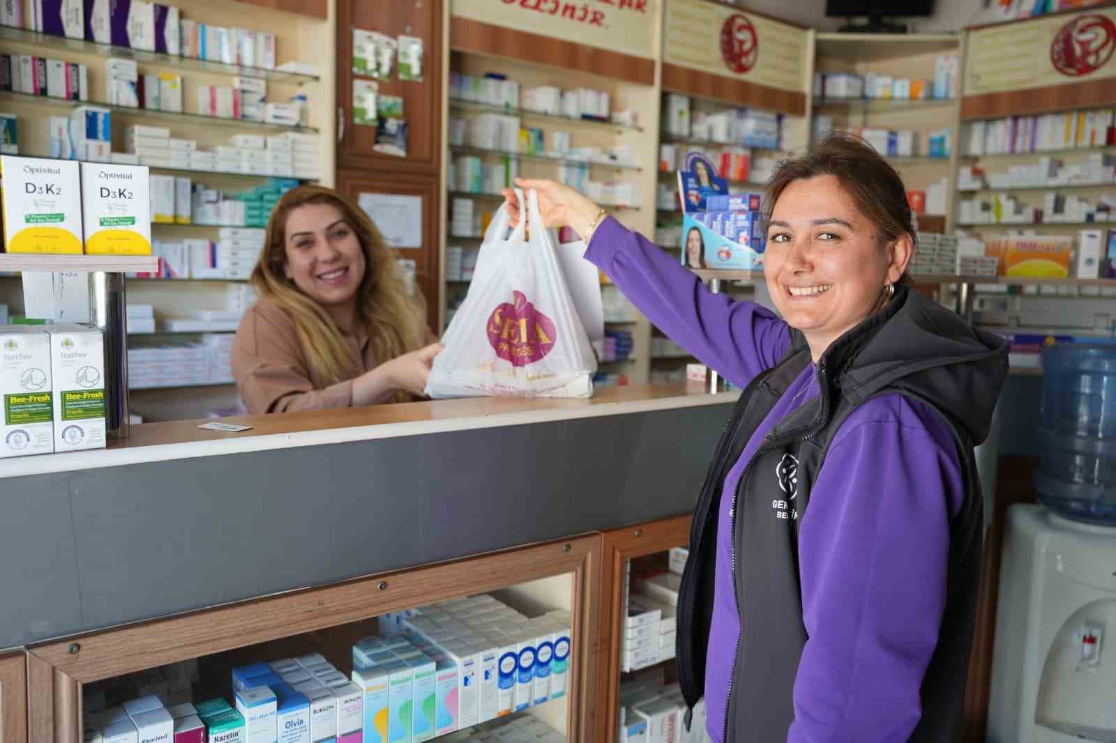 Başkan Zencirci, eczane teknisyenlerini unutmadı
