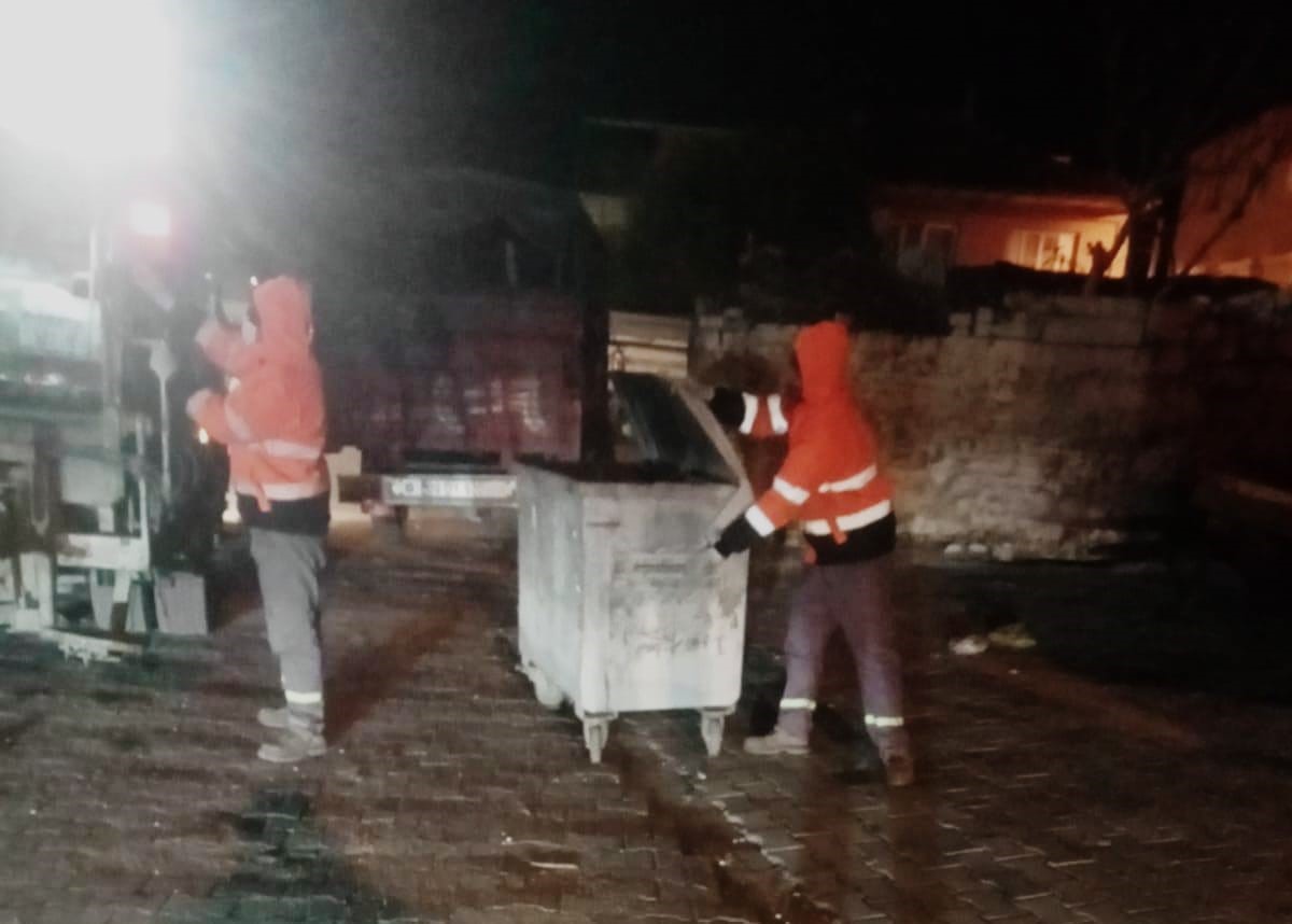 Başkan Zencirci ekipleri sahadan çekti
Başkan Zencirci ekipleri sahadan çekti