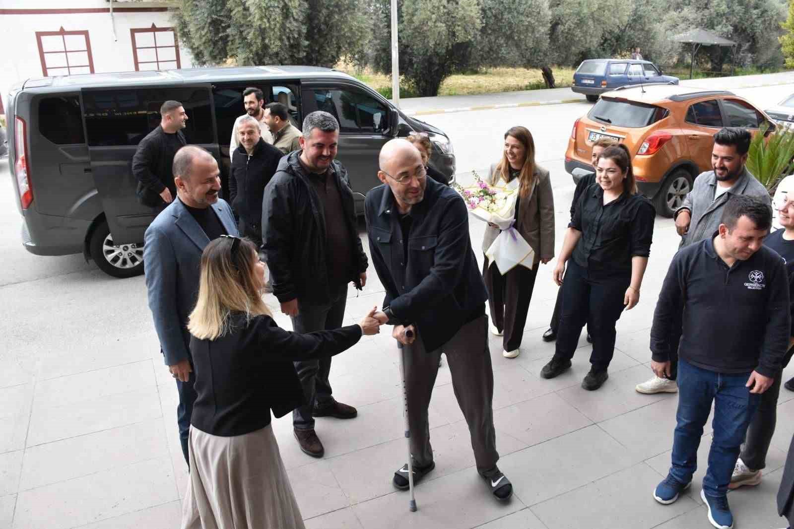 Başkan Zencirci, hastane çıkışı eve uğramadan belediyeye uğradı
