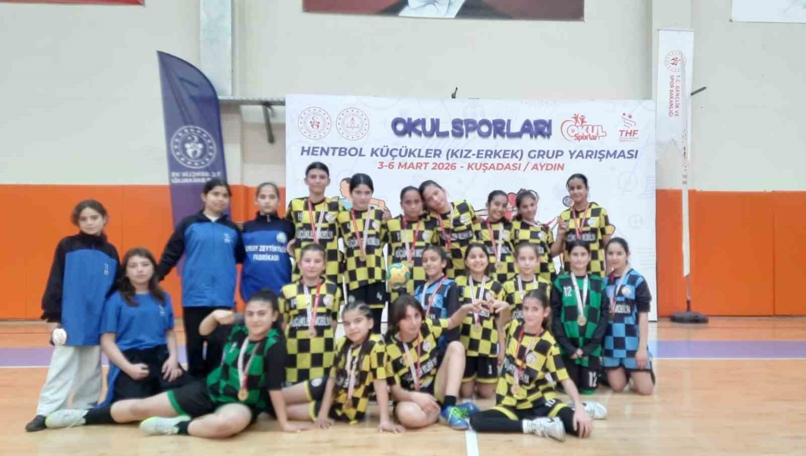 Başkan Zencirci Neşetiye Kız Hentbol Takımını tebrik etti
