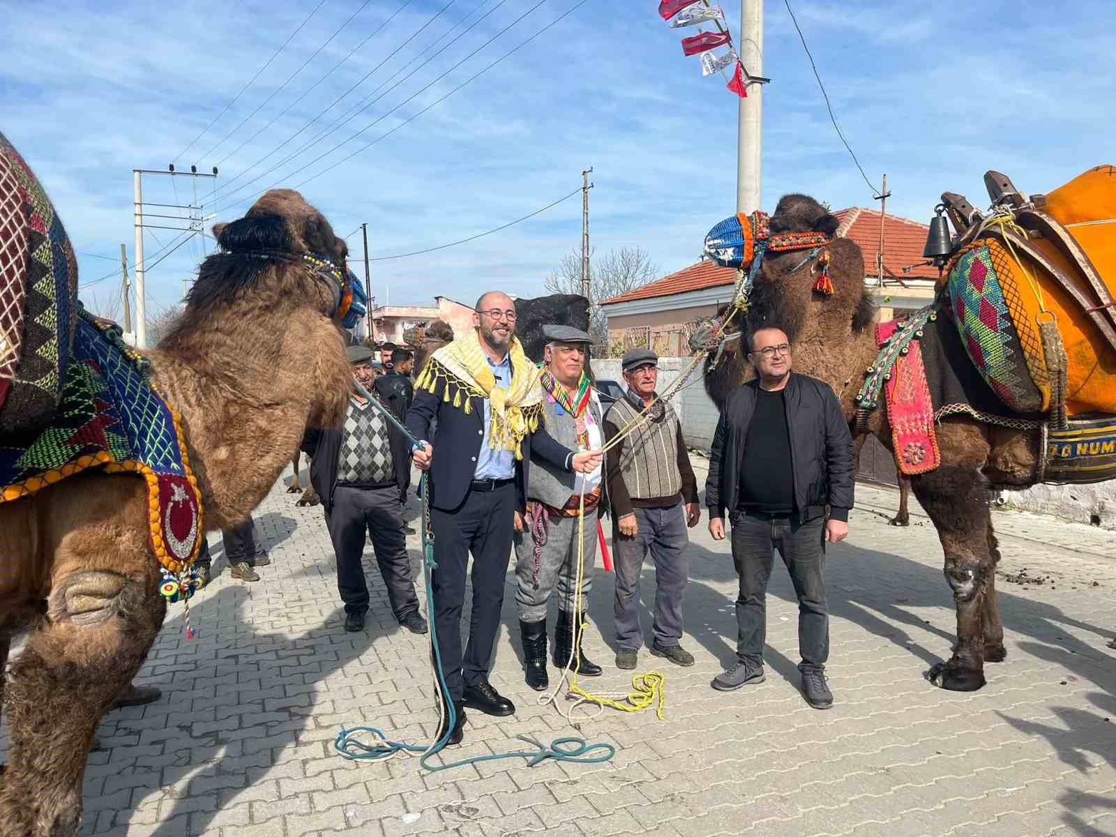 Başkan Zencirci’den devesiyle ünlü Turanlar’a deve heykeli
