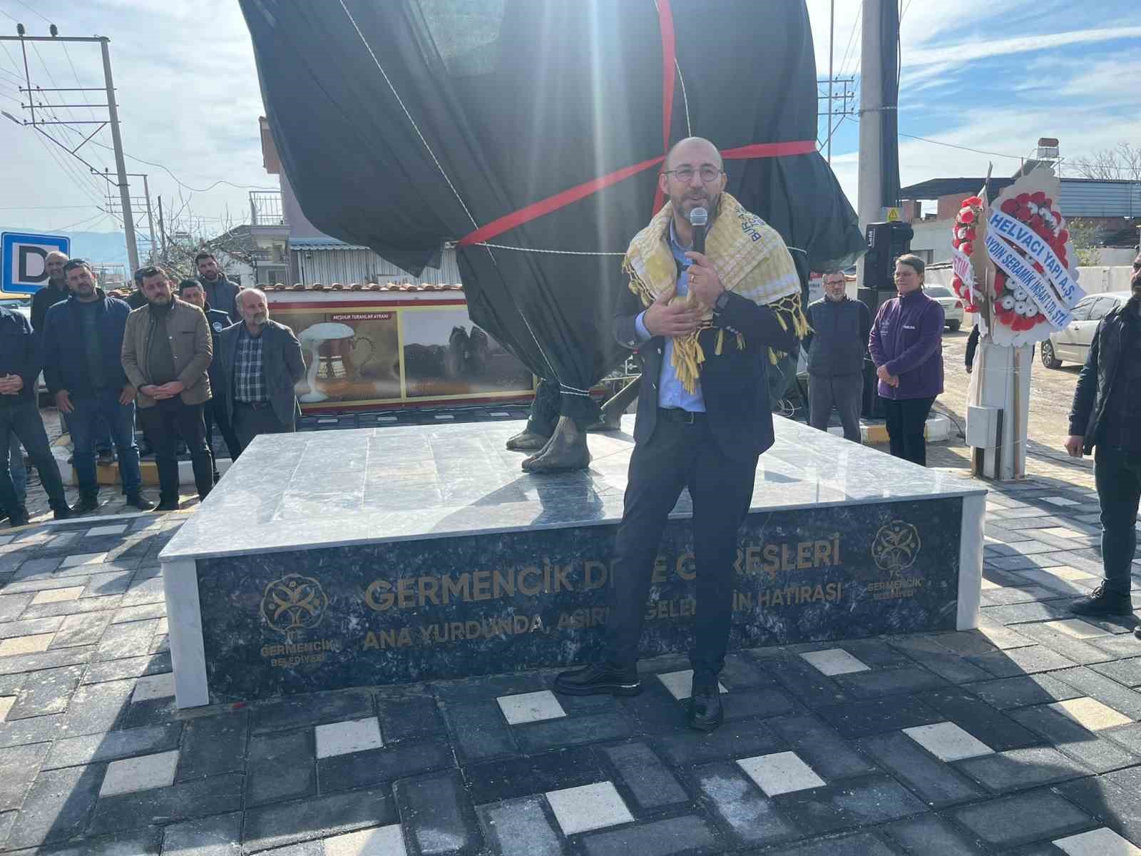 Başkan Zencirci’den devesiyle ünlü Turanlar’a deve heykeli
