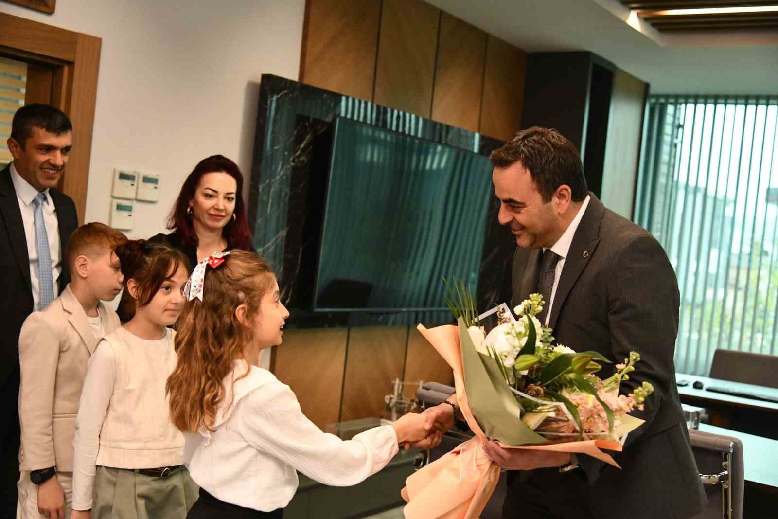 Başkanlık koltuğu 23 Nisan’da öğrenciye emanet edildi
