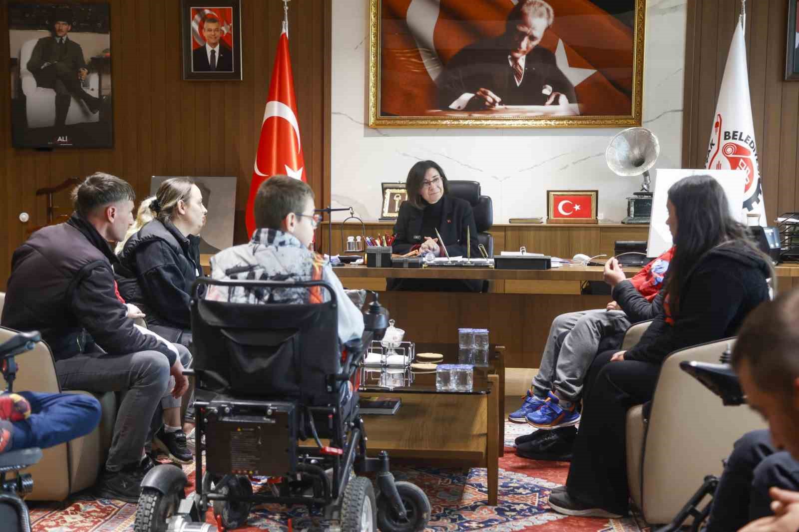 Başkanvekili Özkan özel misafirlerini ağırladı
