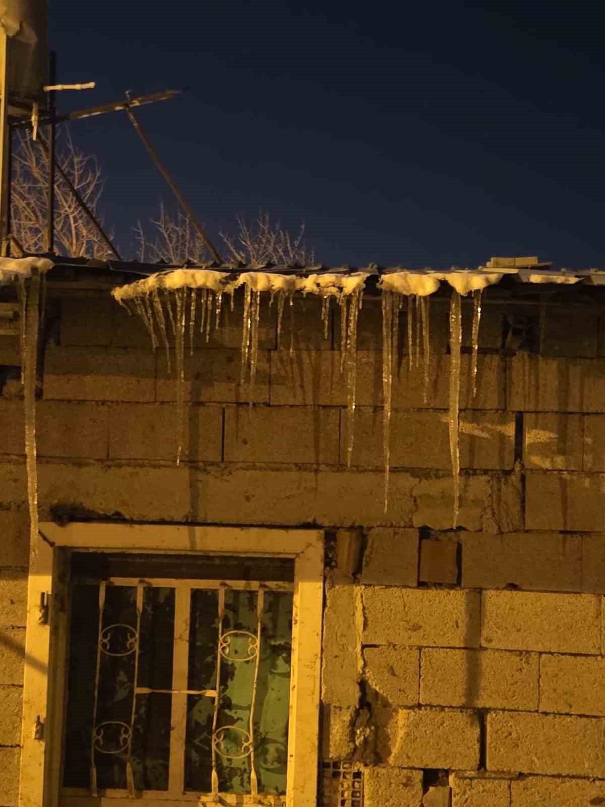 Başkent gün boyu buz kesti
