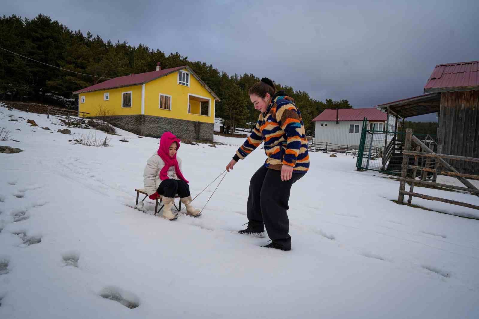 Başkent’in Karadeniz’i Benli Yaylası eşsiz doğasıyla ziyaretçilerini bekliyor
Başkent’in Karadeniz’i Benli Yaylası eşsiz doğasıyla ziyaretçilerini bekliyor