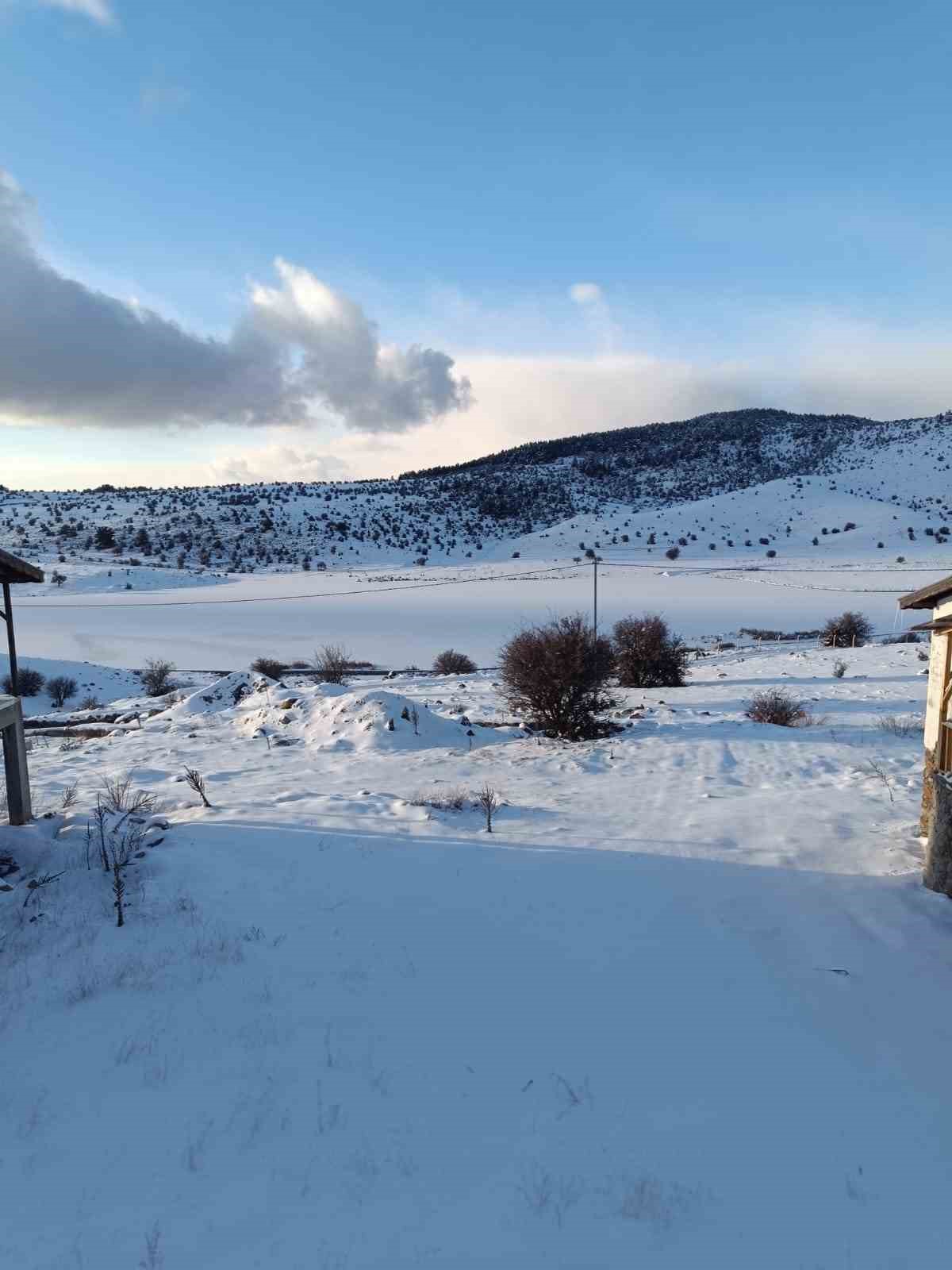 Başkentin yüksek kesimlerinde kar yağışı etkili oldu
