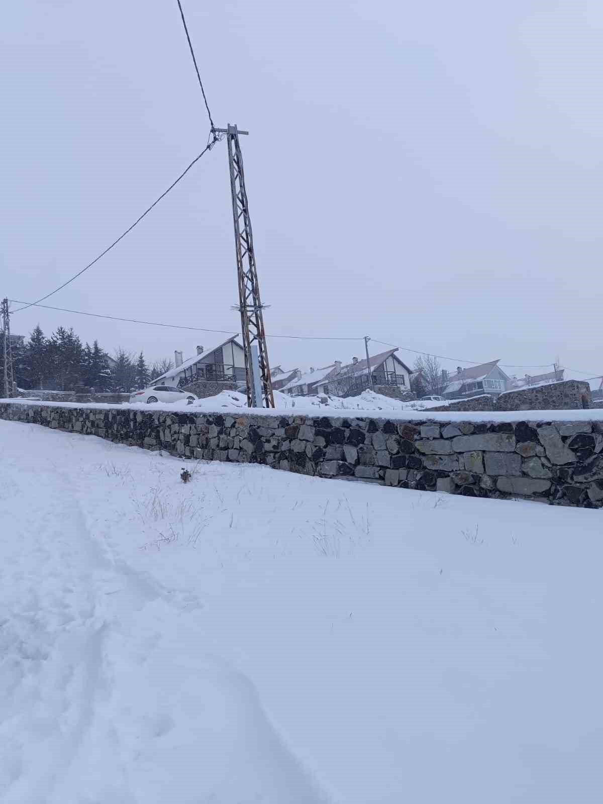 Başkentin yüksek kesimlerinde kar yağışı etkili oldu

