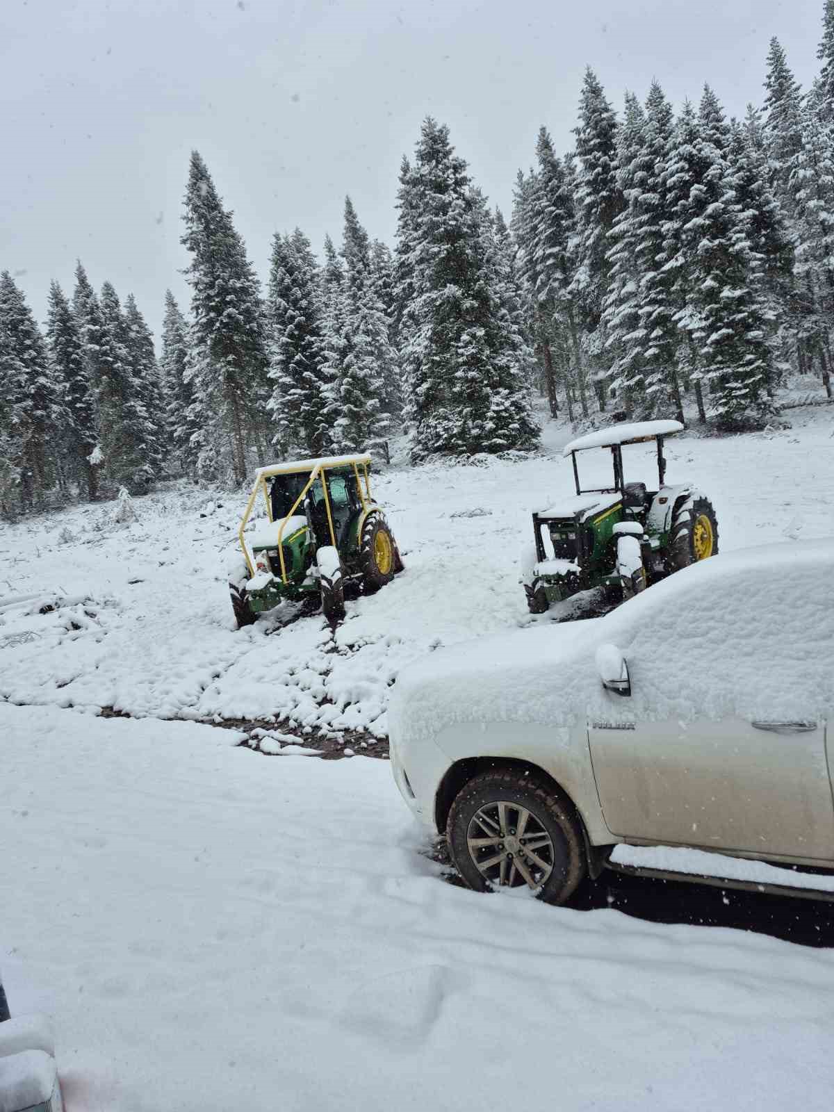Başkentin yüksek kesimlerinde kar yağışı etkili oldu
