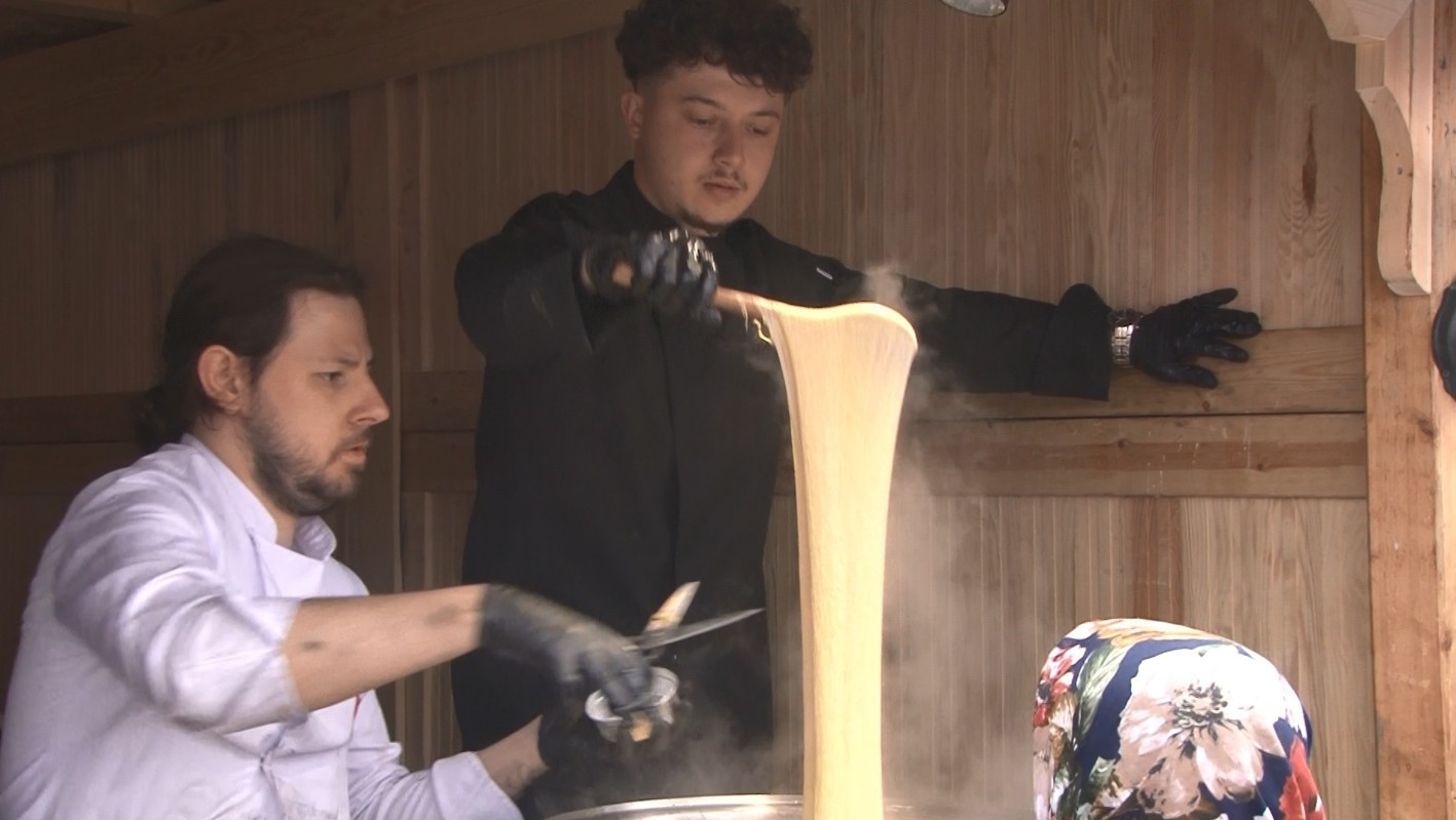 Başkentte Trabzon Günleri: Şenol Güneş ve Tolga Zengin vatandaşlarla buluştu
