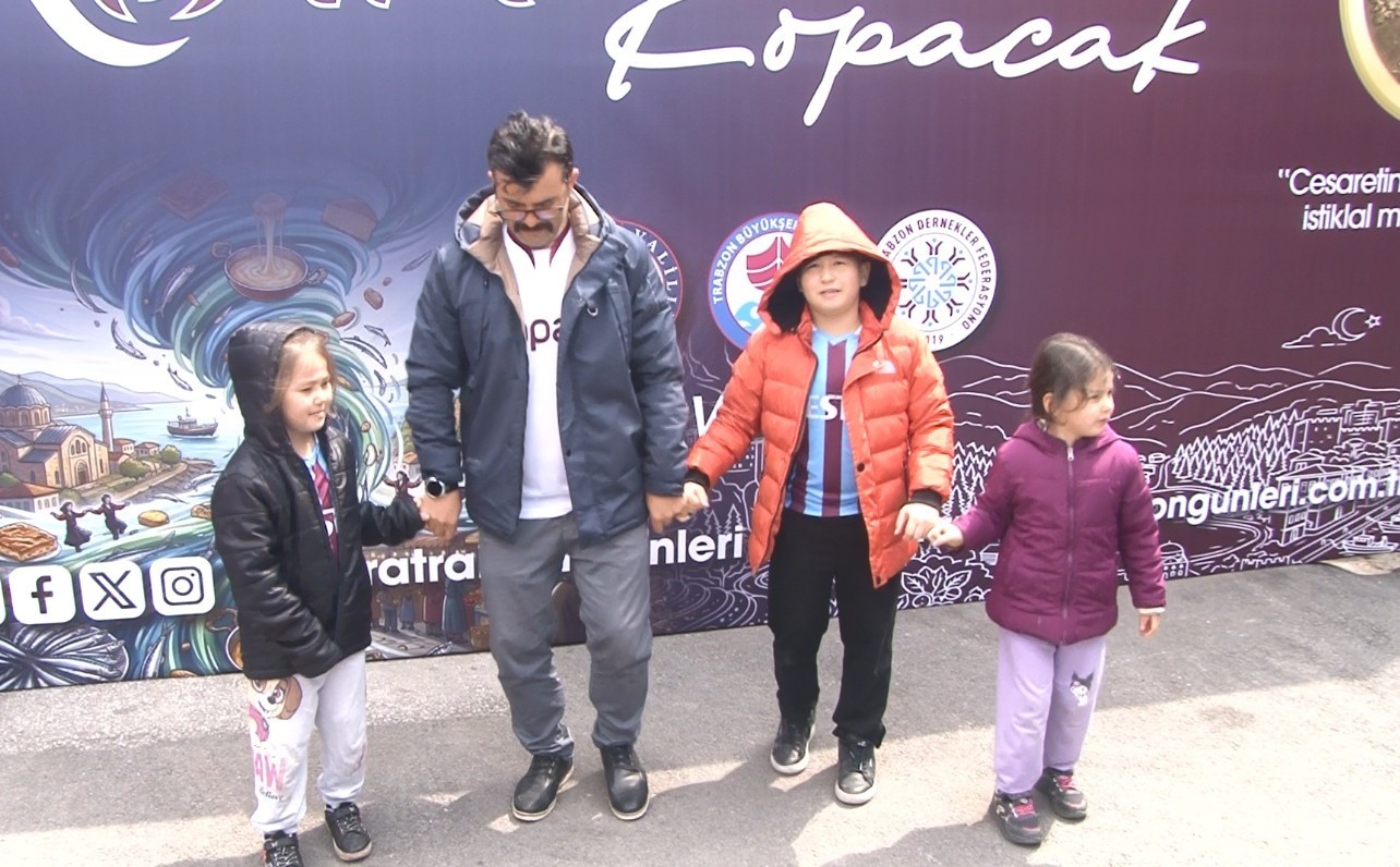 Başkentte Trabzon Günleri: Şenol Güneş ve Tolga Zengin vatandaşlarla buluştu
