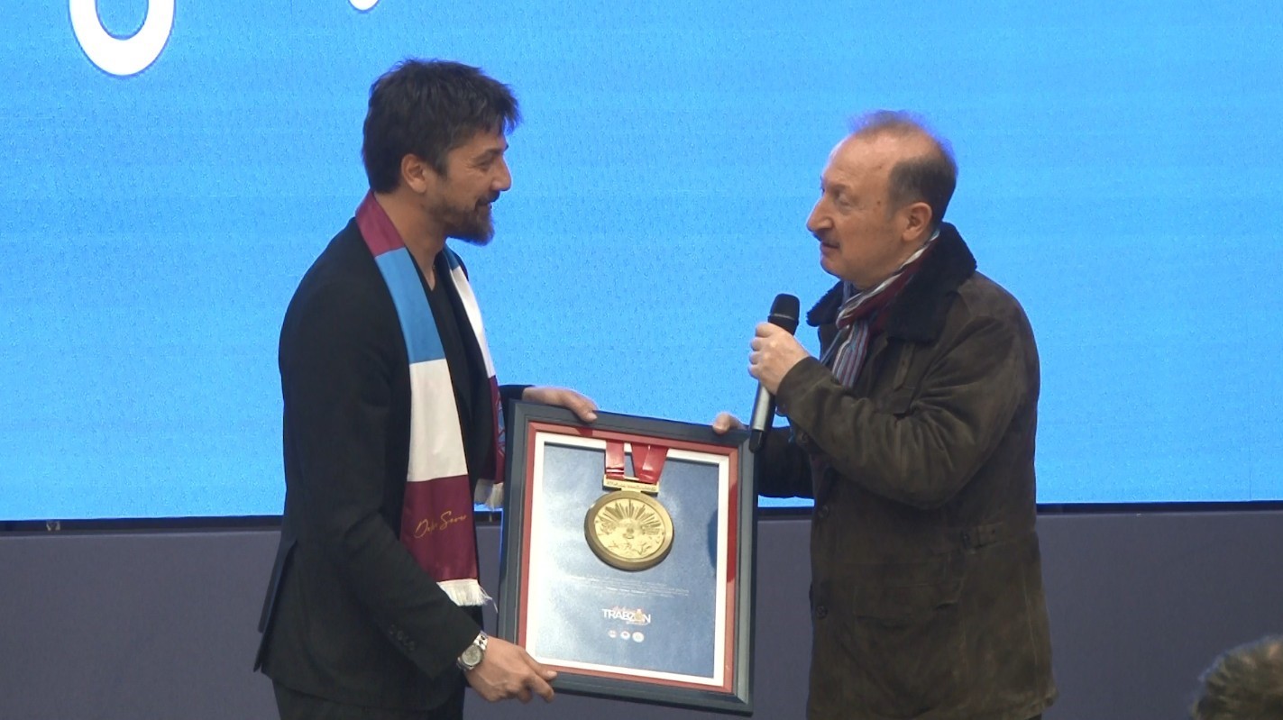 Başkentte Trabzon Günleri: Şenol Güneş ve Tolga Zengin vatandaşlarla buluştu
