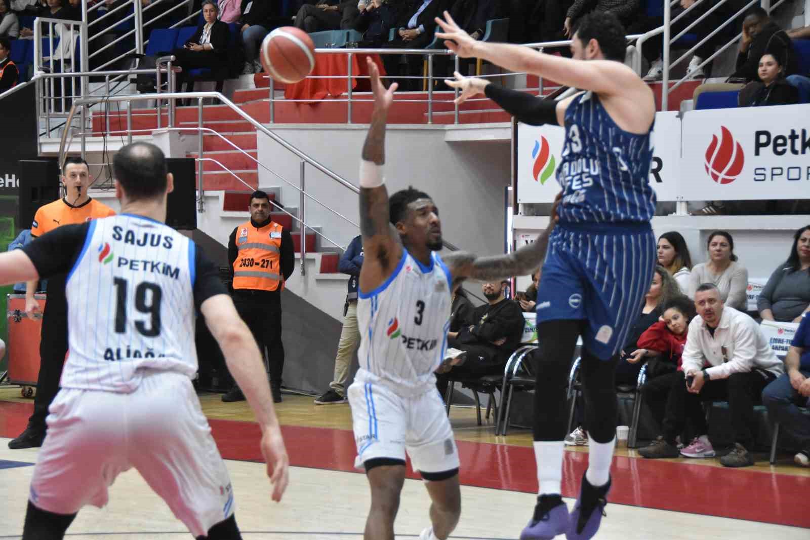 Basketbol Süper Ligi: Aliağa Petkimspor:60 - A. Efes: 85
