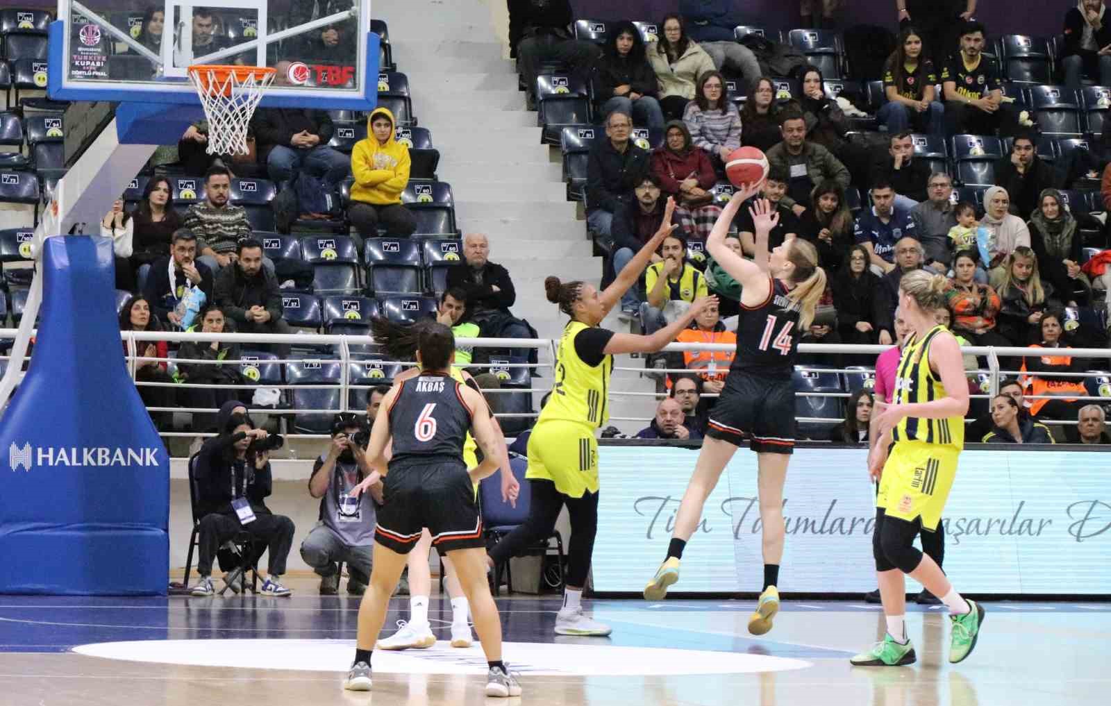 Basketbol Süper Ligi: Fenerbahçe Opet: 84 - ÇİMSA ÇBK Mersin: 66
