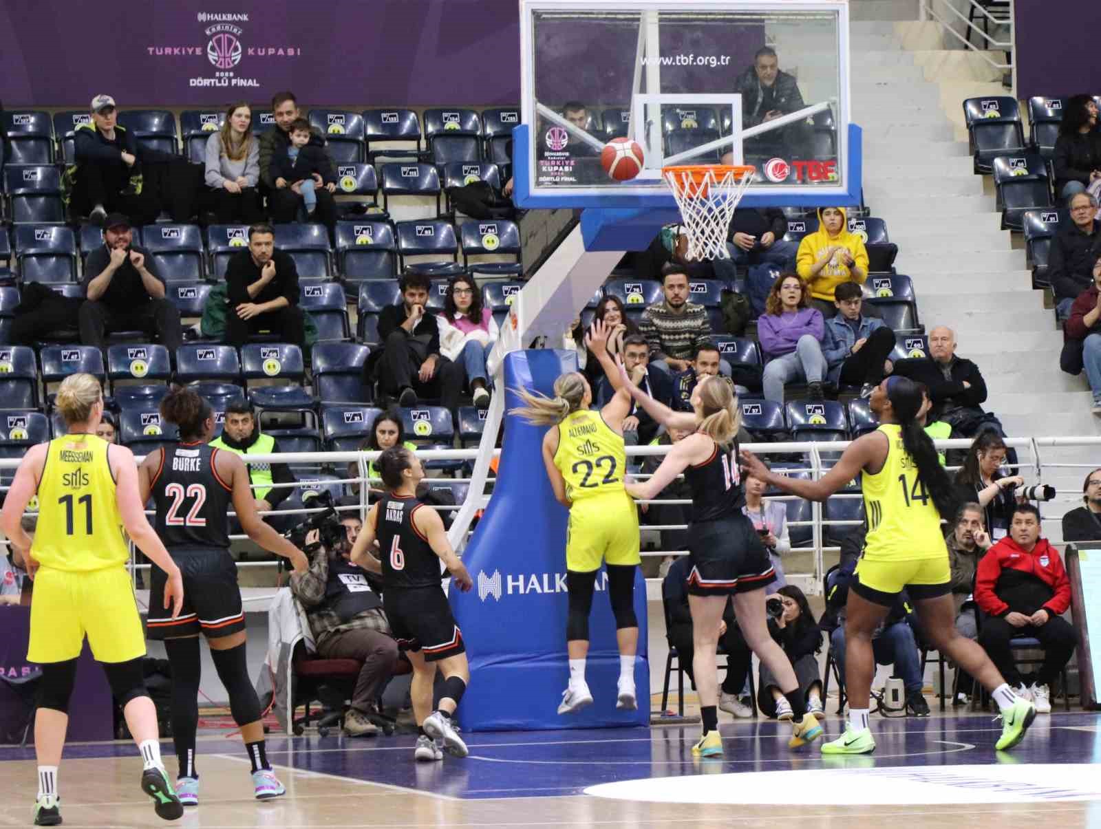Basketbol Süper Ligi: Fenerbahçe Opet: 84 - ÇİMSA ÇBK Mersin: 66
