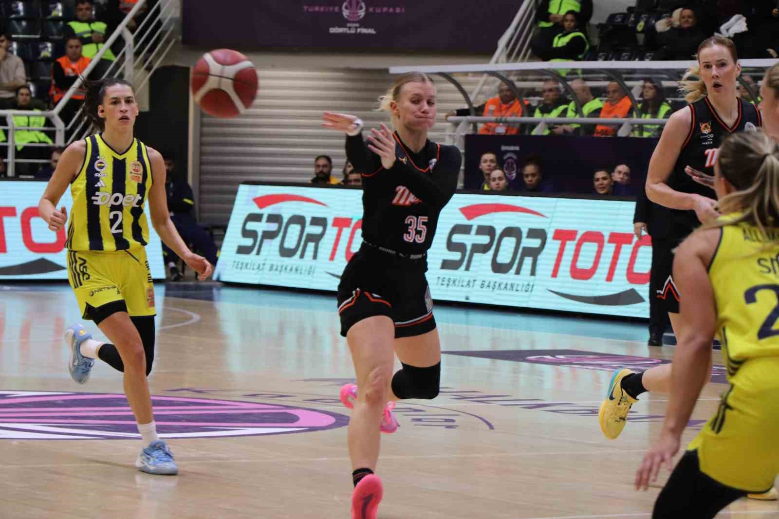 Basketbol Süper Ligi: Fenerbahçe Opet: 84 - ÇİMSA ÇBK Mersin: 66
