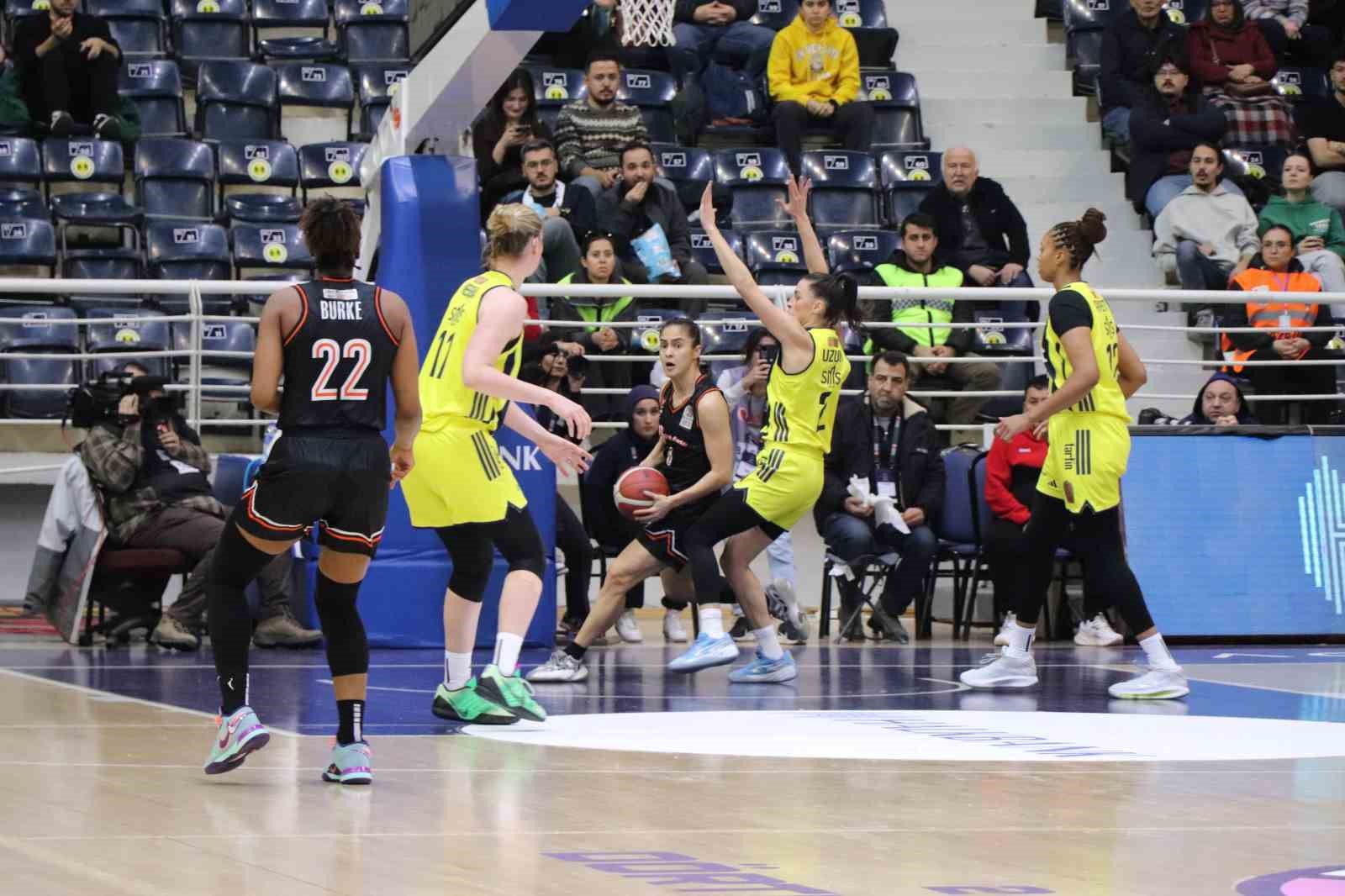 Basketbol Süper Ligi: Fenerbahçe Opet: 84 - ÇİMSA ÇBK Mersin: 66
