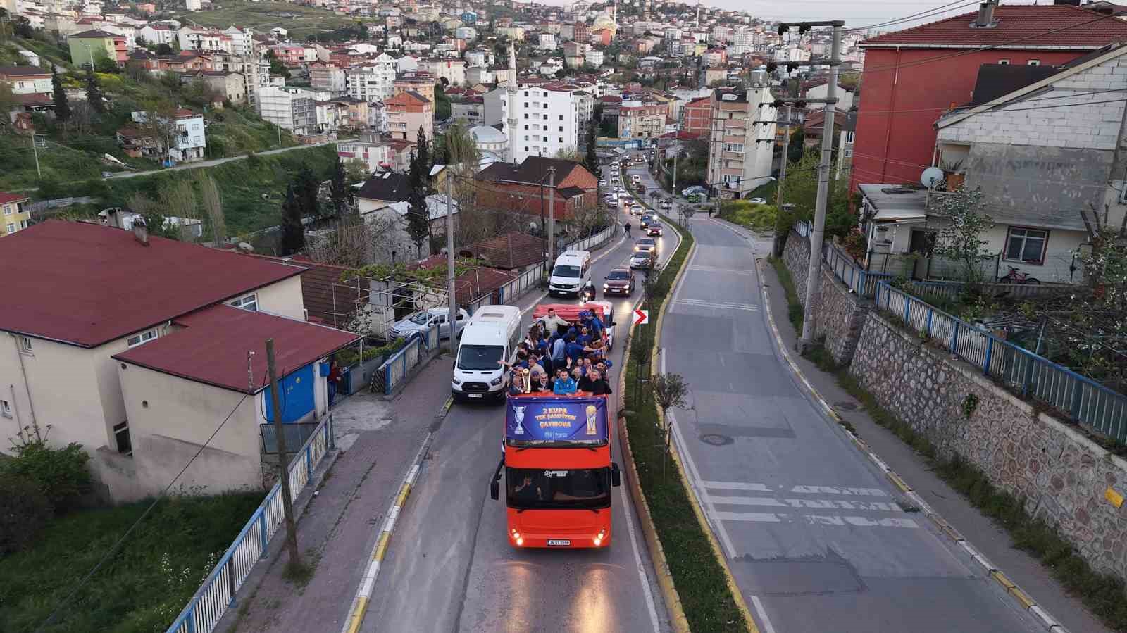 Basketbol Süper Ligi’ne yükselen Çayırova Belediyesi’nde şampiyonluk coşkusu
