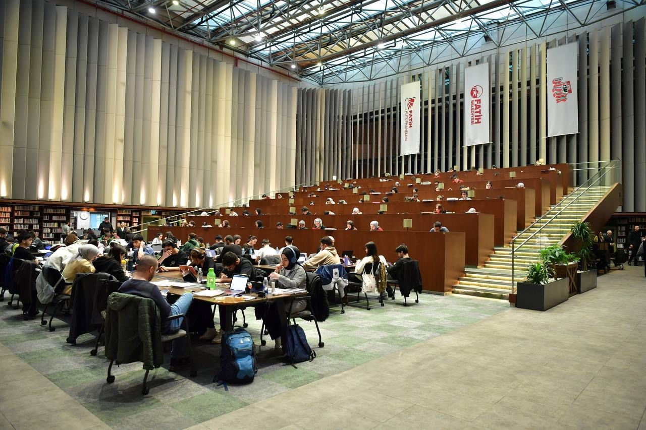 Başkonsoloslardan Fatih kütüphanelerine tam not
Başkonsoloslardan Fatih kütüphanelerine tam not