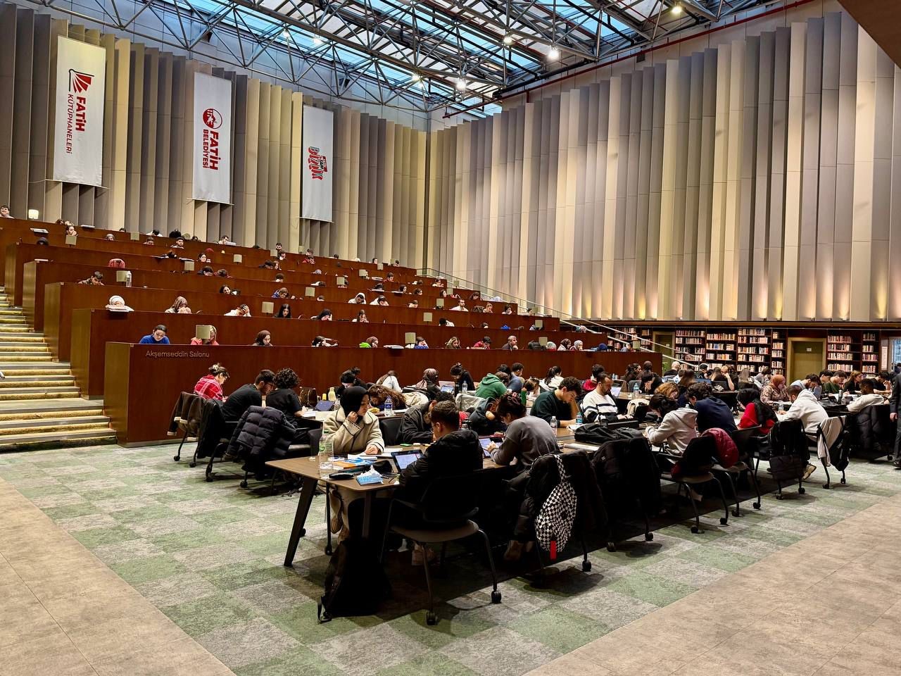 Başkonsoloslardan Fatih kütüphanelerine tam not
Başkonsoloslardan Fatih kütüphanelerine tam not