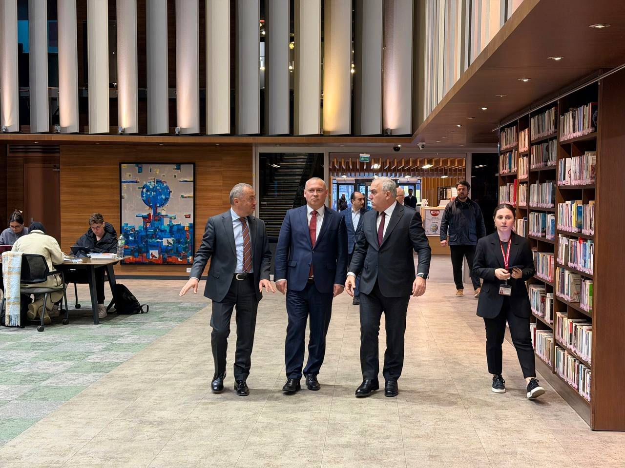 Başkonsoloslardan Fatih kütüphanelerine tam not
Başkonsoloslardan Fatih kütüphanelerine tam not