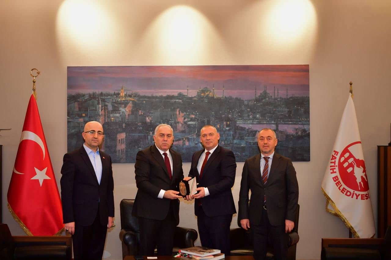 Başkonsoloslardan Fatih kütüphanelerine tam not
Başkonsoloslardan Fatih kütüphanelerine tam not