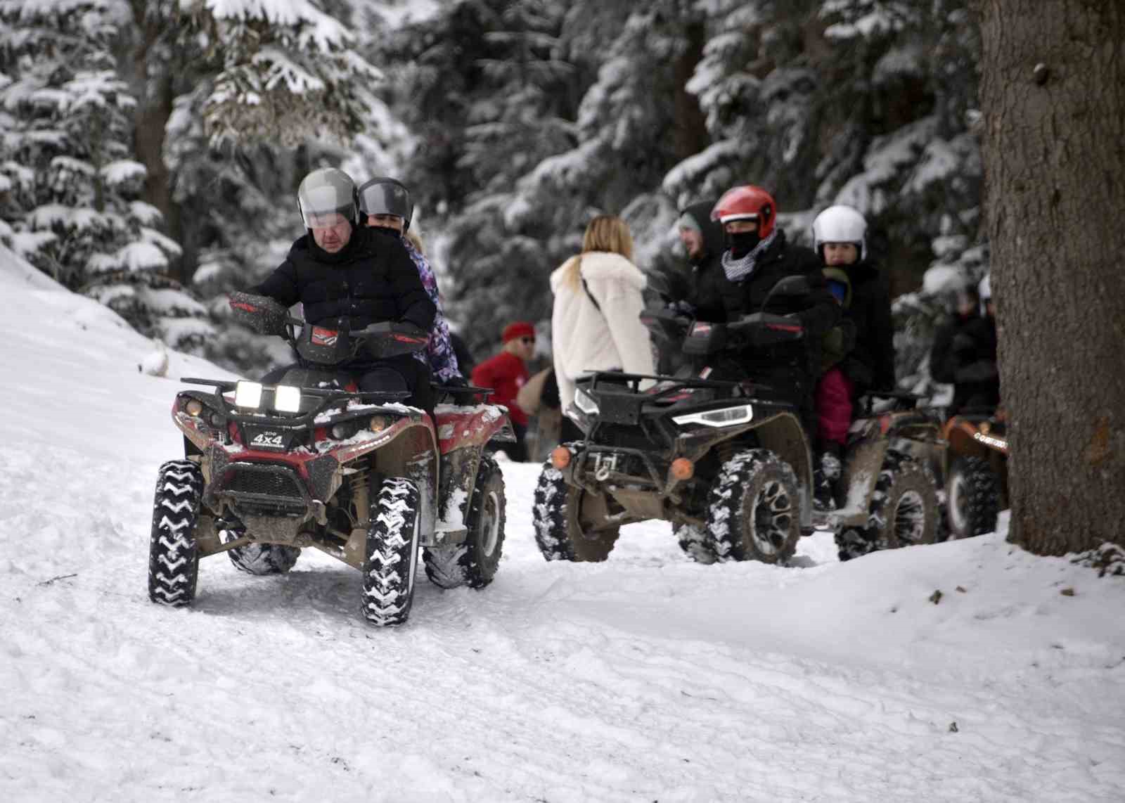 Batı Karadeniz’in en uzun pistine sahip Ilgaz Dağı, bayram tatilinde kayak severleri ağırlayacak
