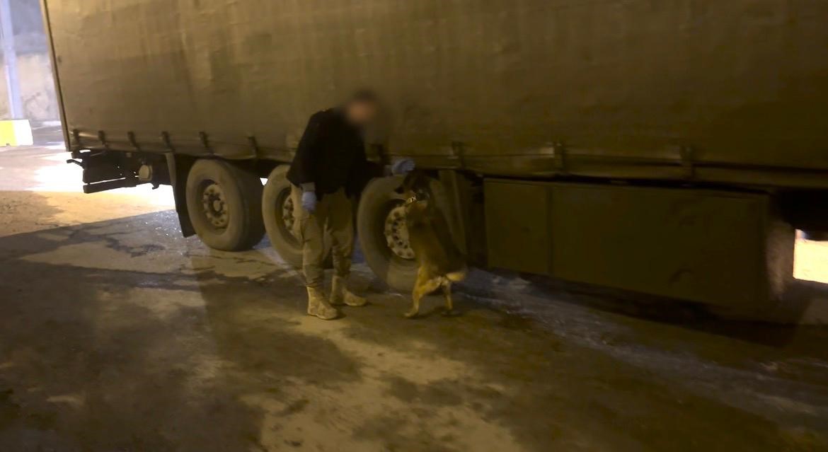 Batman polisinden nefes kesen operasyon: Tırda 51 kilo uyuşturucu ele geçirildi
