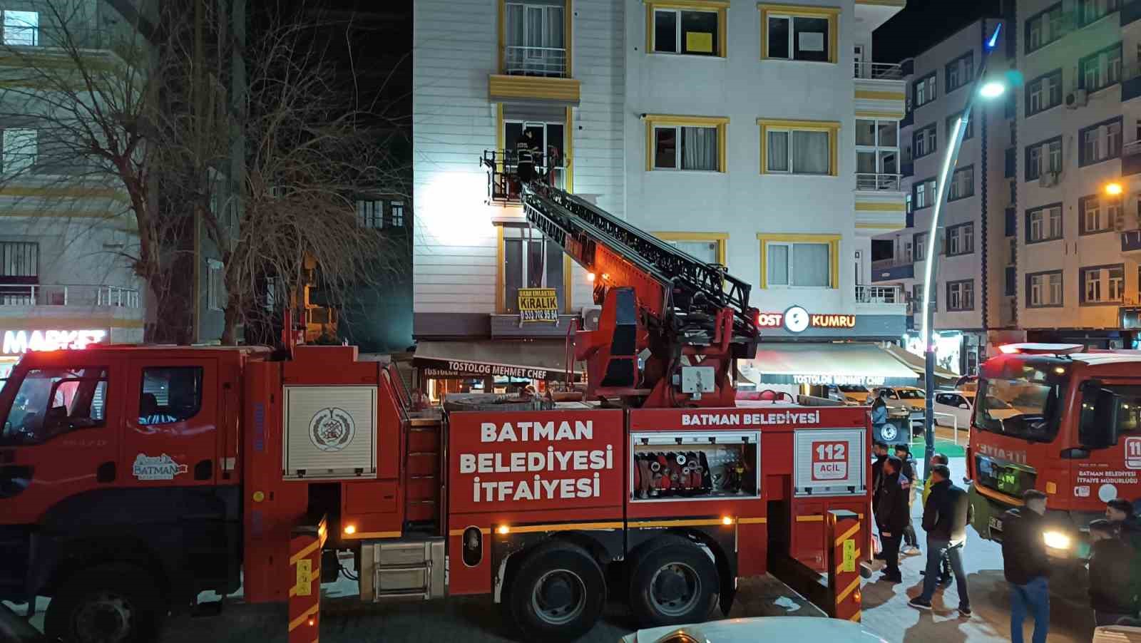 Batman’da 7 katlı binada korkutan yangın
