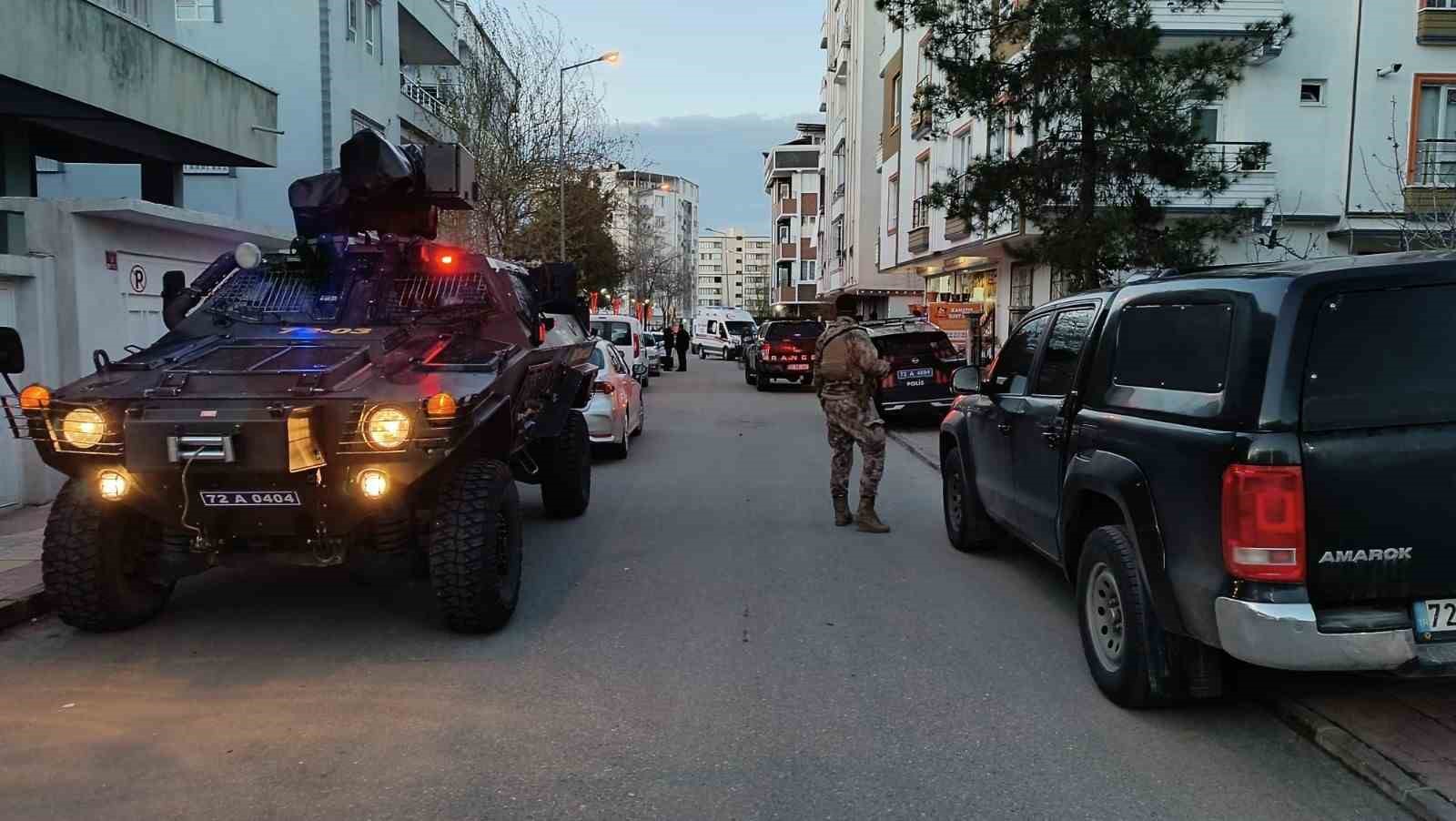 Batman’da aile katliamı: Anne ve ağabeyini öldürdü
