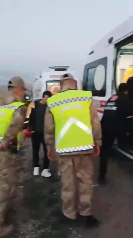 Batman’da araç uçuruma yuvarlandı: 3 ağır yaralı
