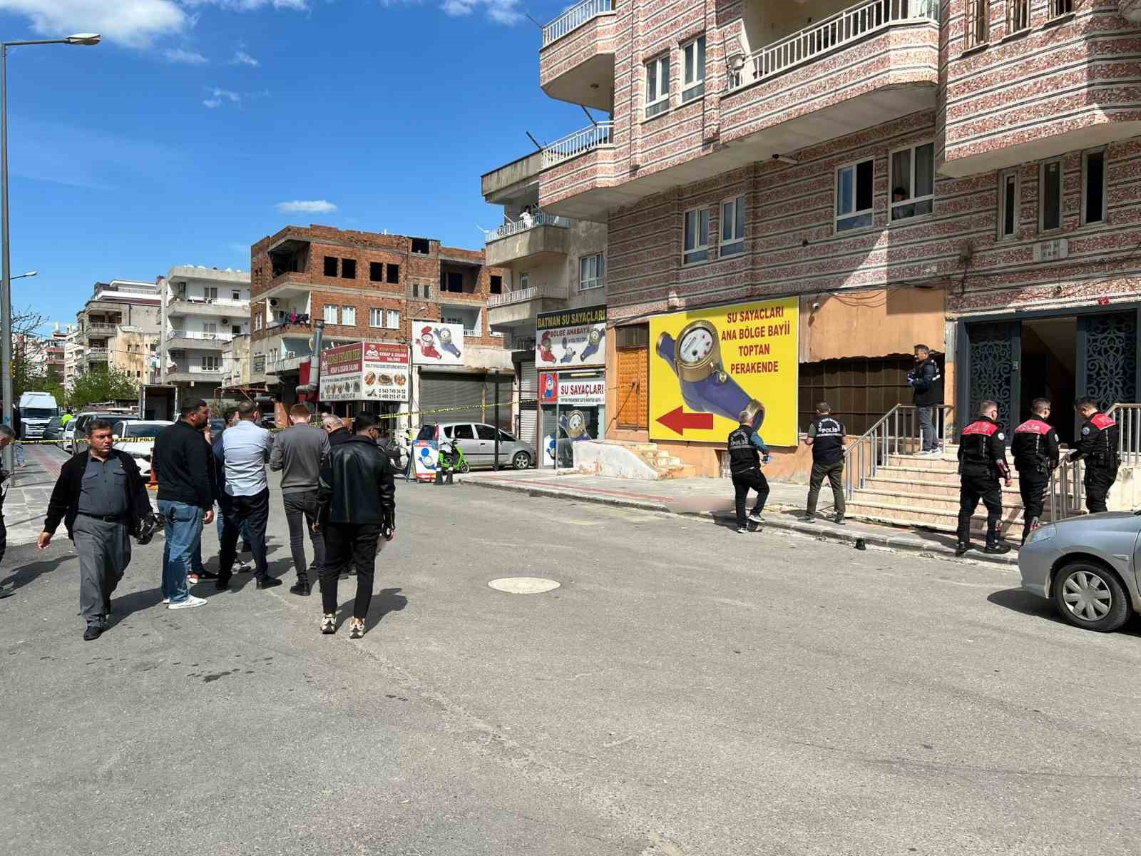 Batman’da çatında düşen genç hayatını kaybetti
