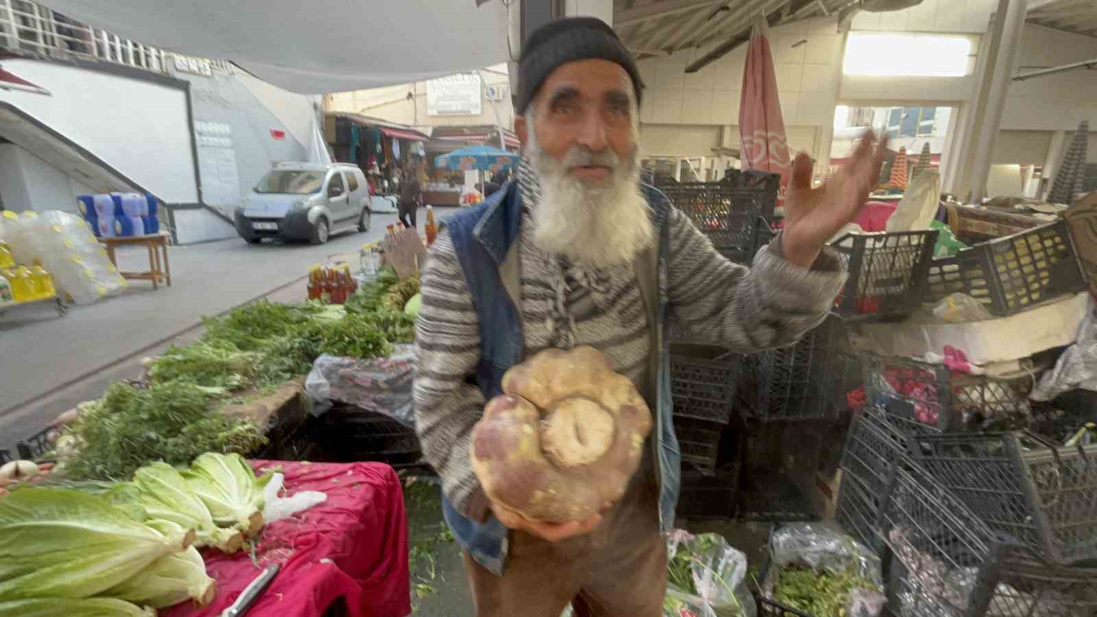 Batman’da dev turp görenleri şaşırttı
Batman’da dev turp görenleri şaşırttı
