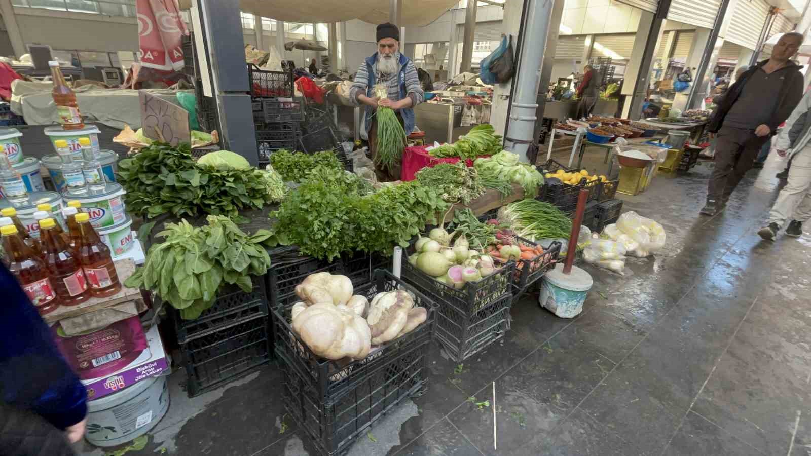 Batman’da dev turp görenleri şaşırttı
Batman’da dev turp görenleri şaşırttı