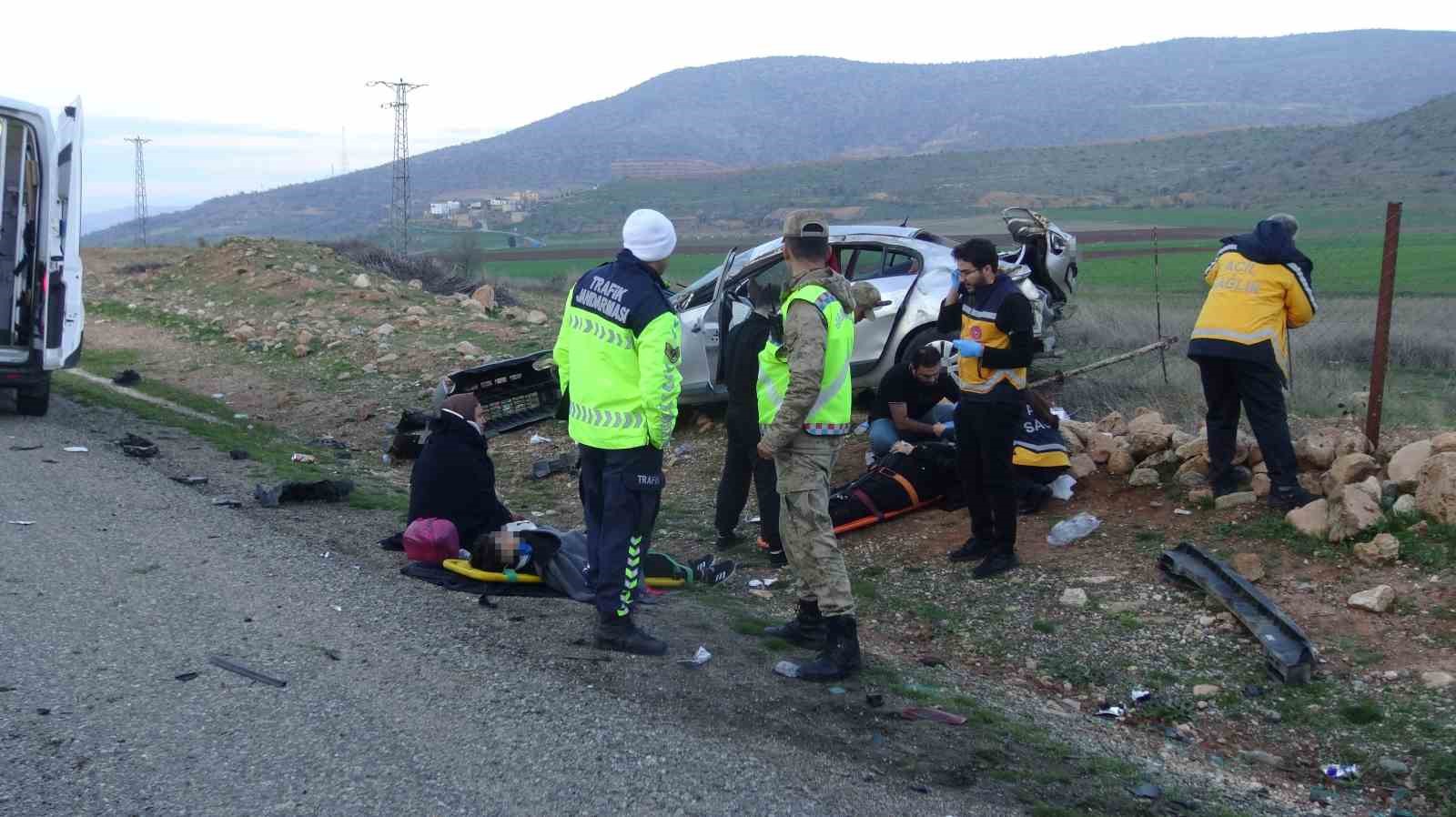 Batman’da direğe çarpıp takla atan araç hurdaya döndü: 5 yaralı
