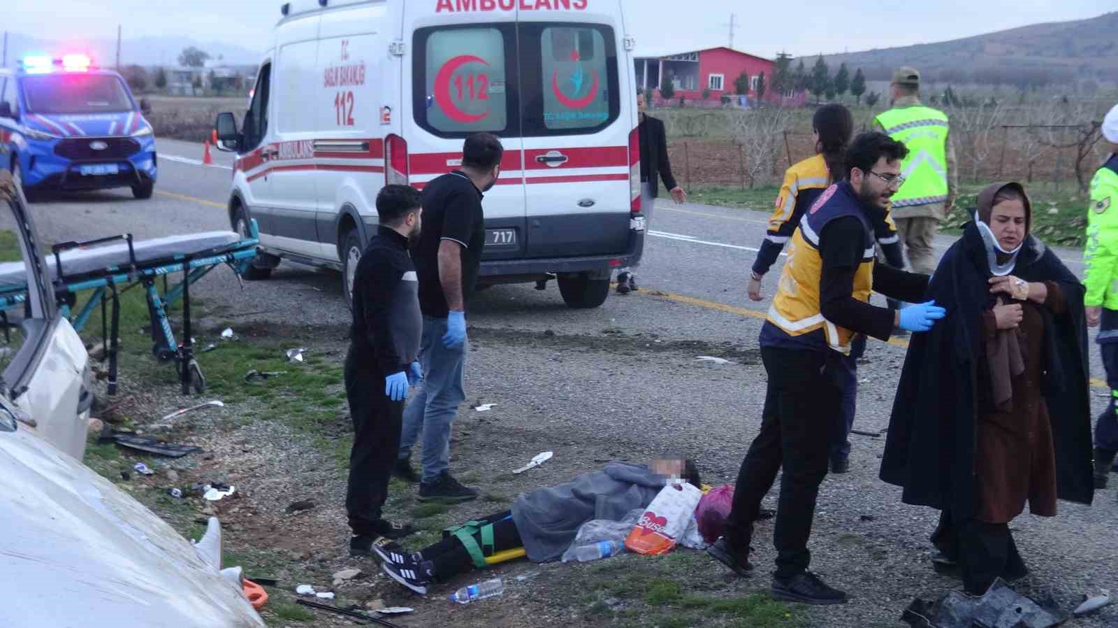 Batman’da direğe çarpıp takla atan araç hurdaya döndü: 5 yaralı
