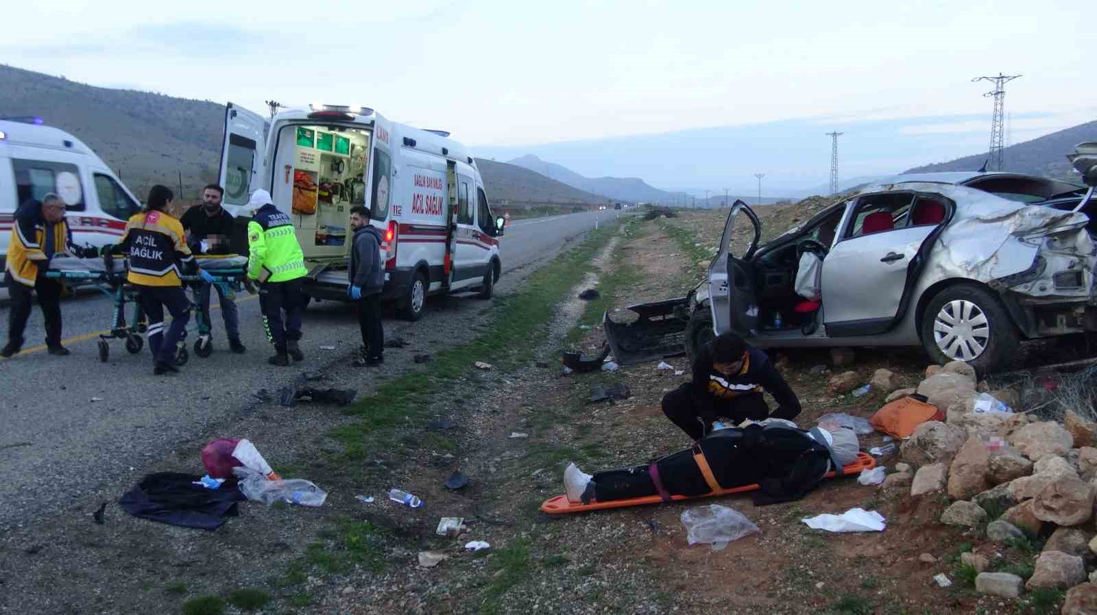 Batman’da direğe çarpıp takla atan araç hurdaya döndü: 5 yaralı
