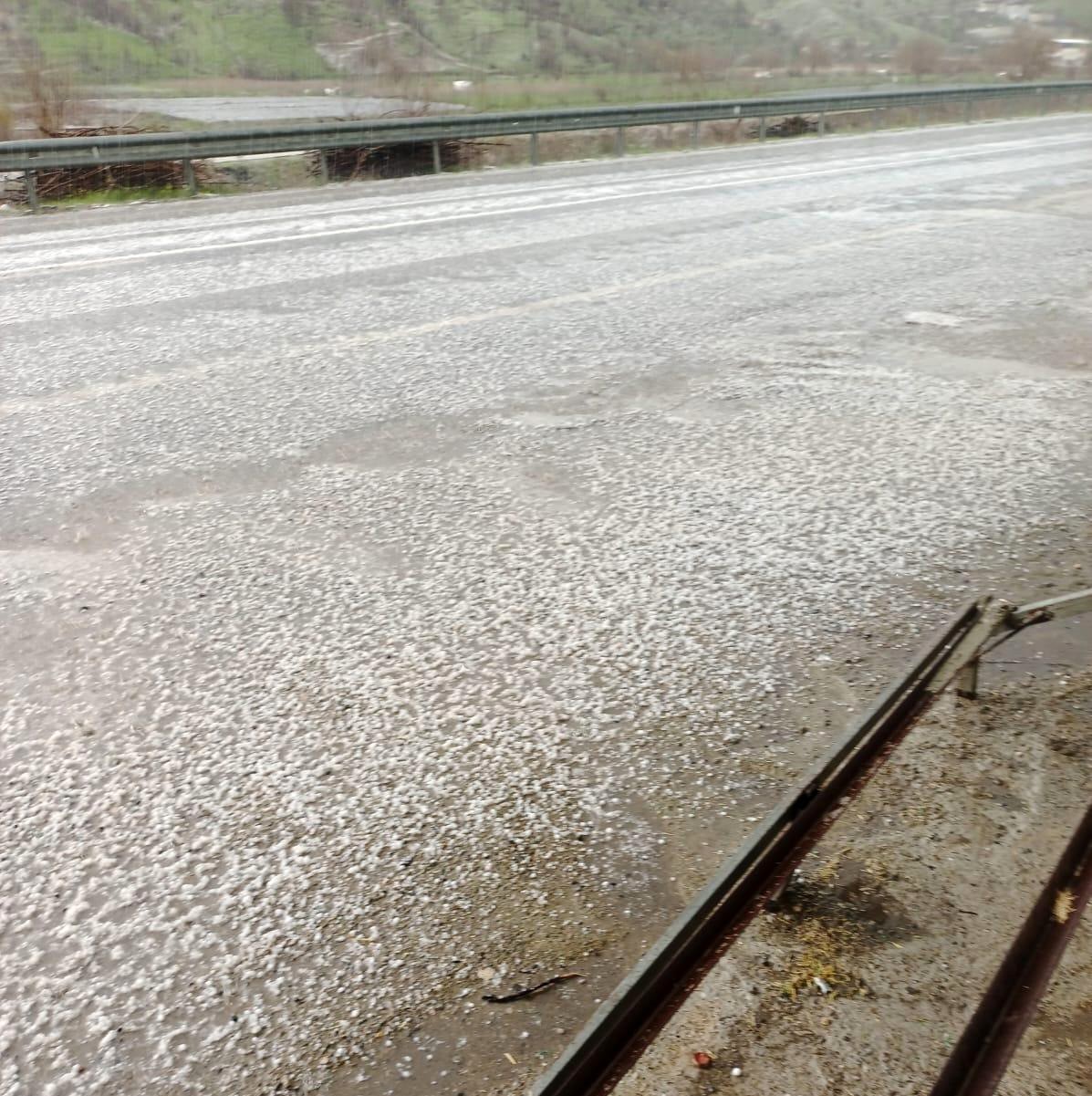 Batman’da dolu etrafı beyaza bürüdü
