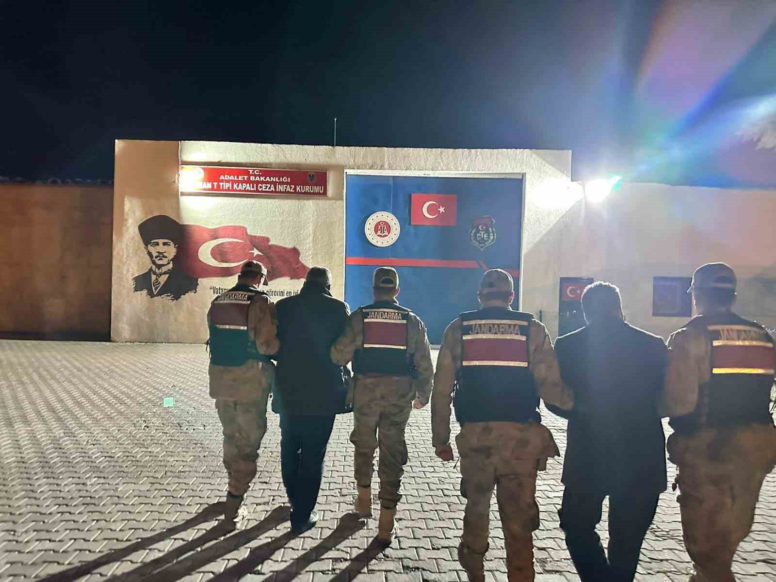 Batman’da geniş çaplı operasyon: 42 firari yakalandı
