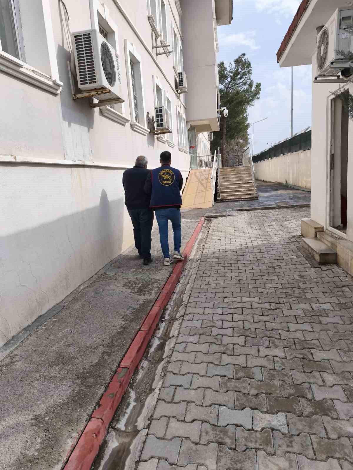 Batman’da geniş çaplı operasyon: 42 firari yakalandı
