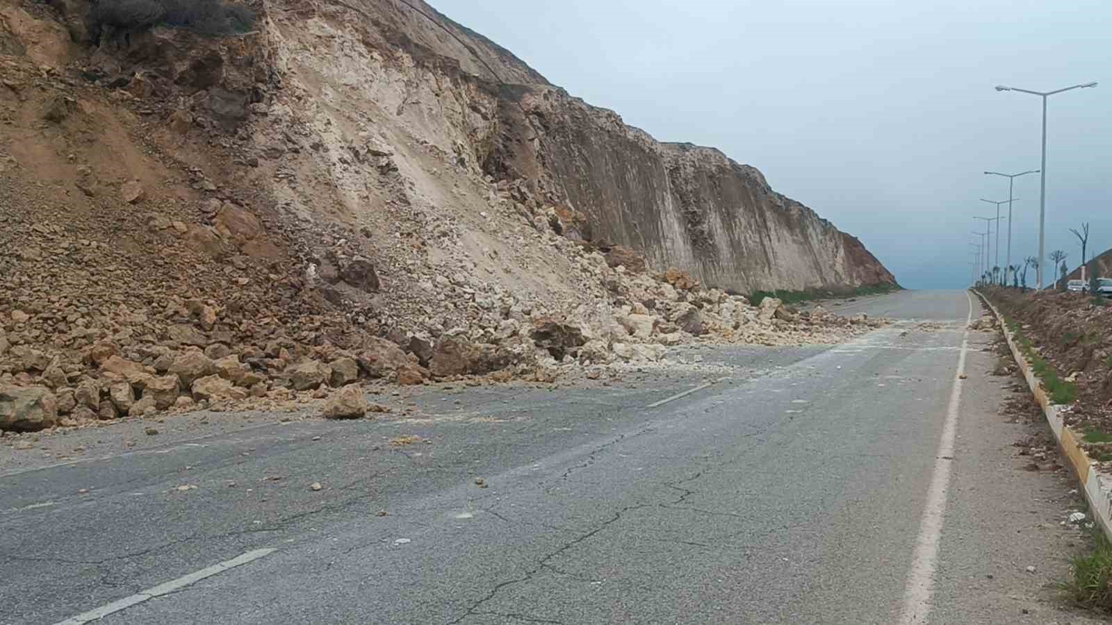 Batman’da heyelan: Üniversitenin yolu ulaşıma kapandı

