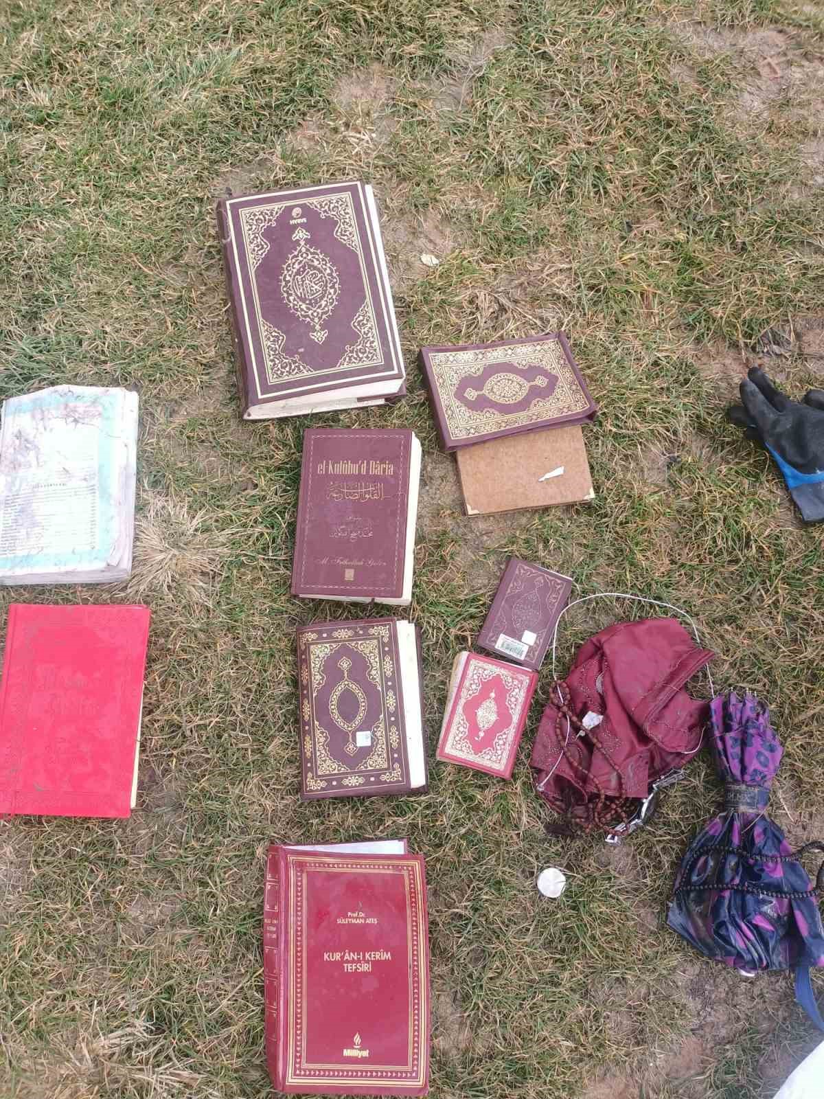 Batman’da İluh Deresine atılan Kur’an-ı Kerim ve dini kitaplar çıkarıldı
